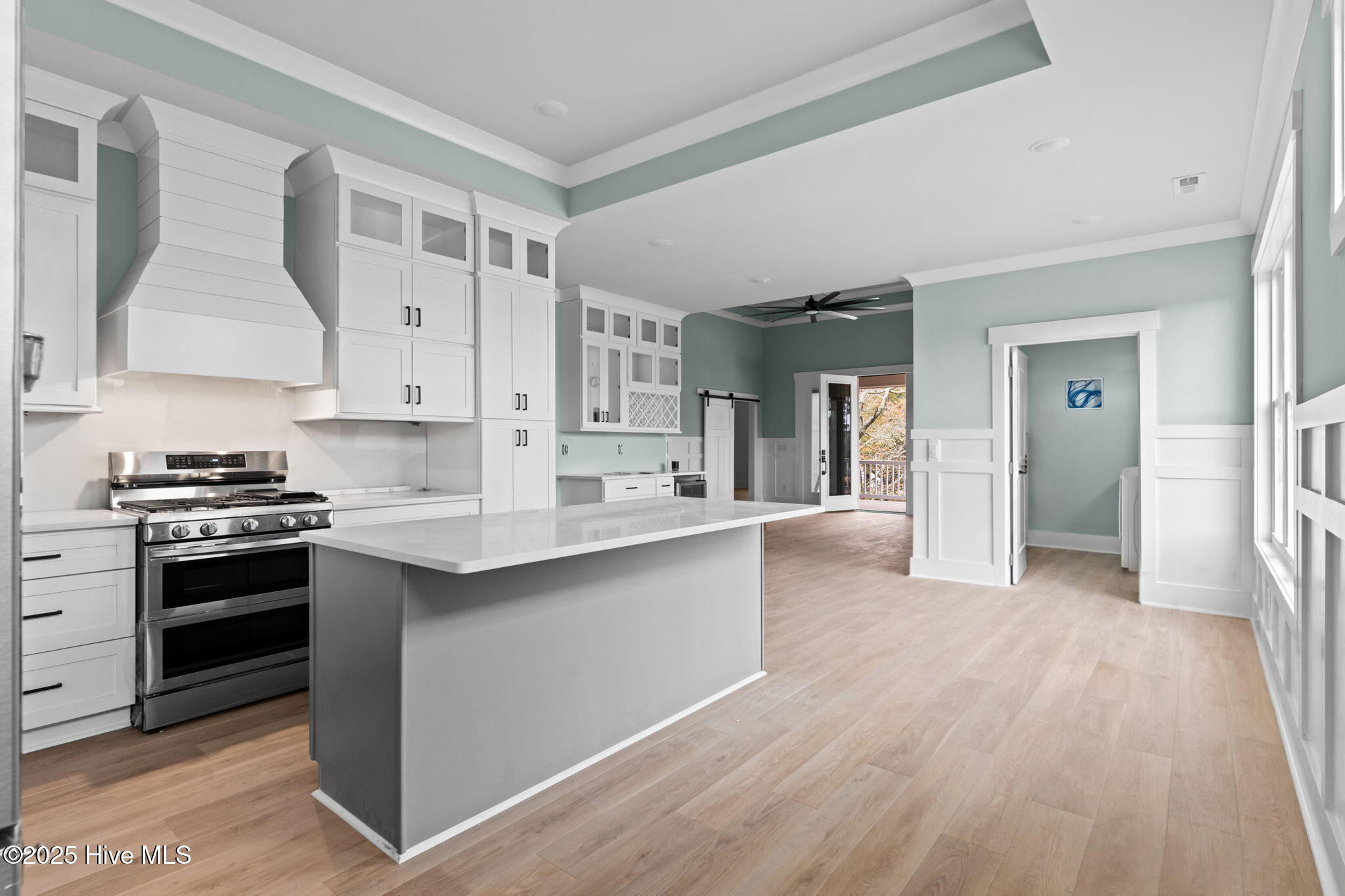 100548785 | Photo 12