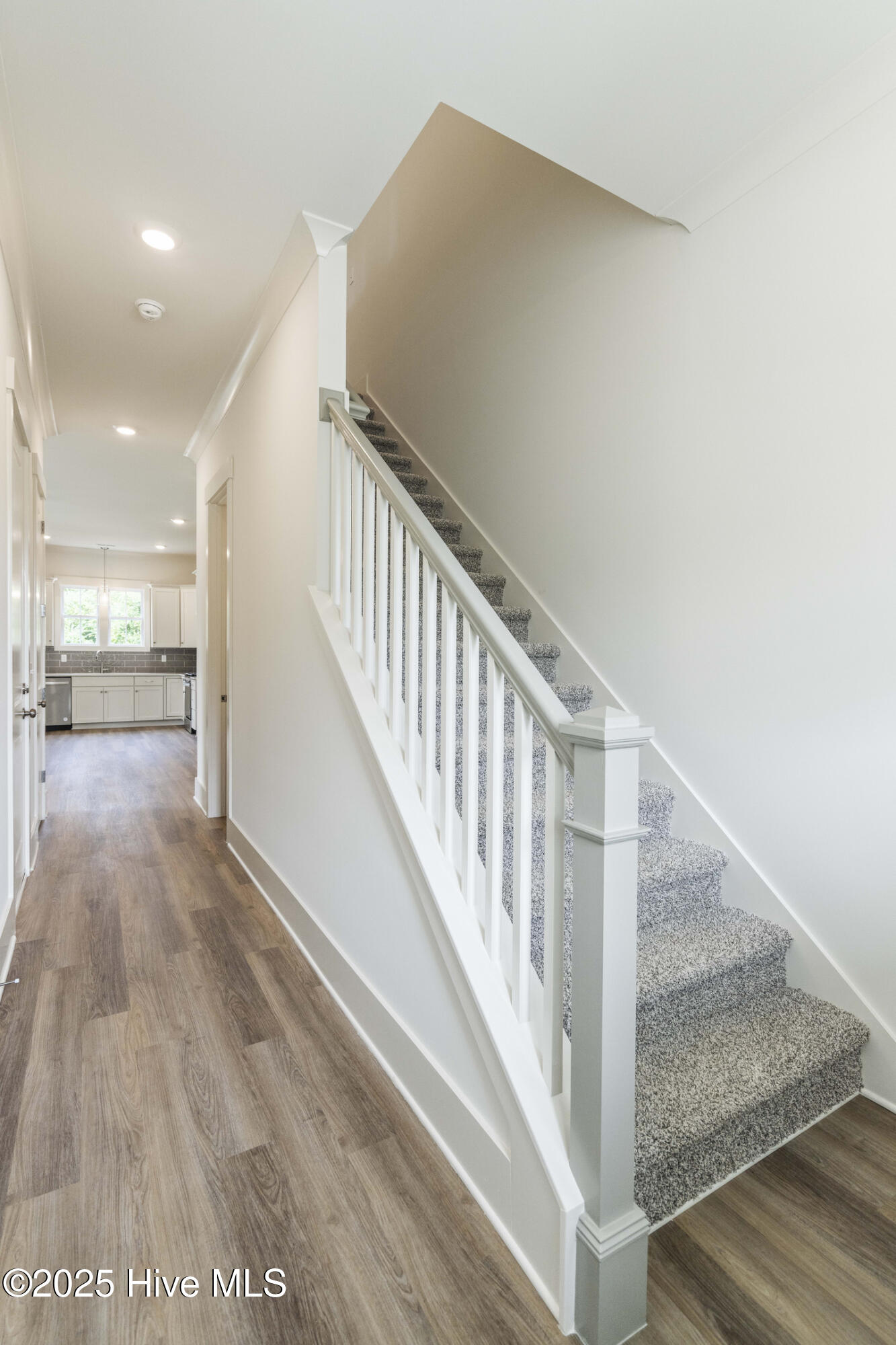 100519186 | Photo 19