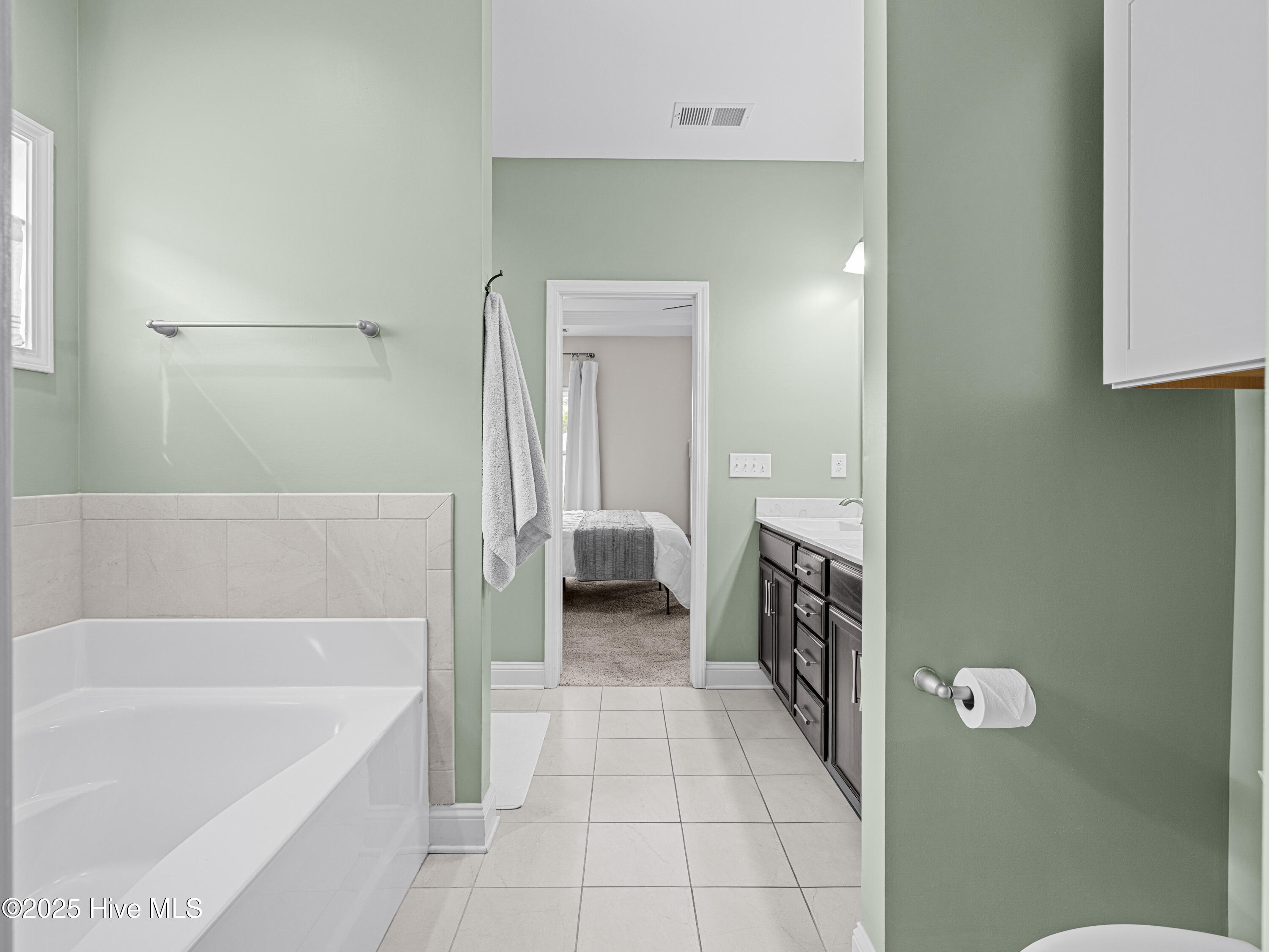 100535765 | Photo 48