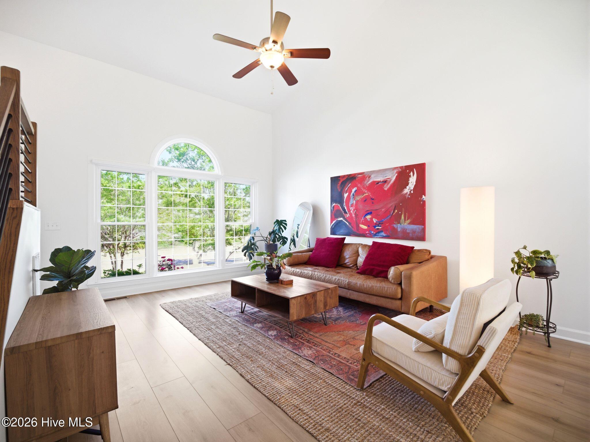 100568966 | Photo 11