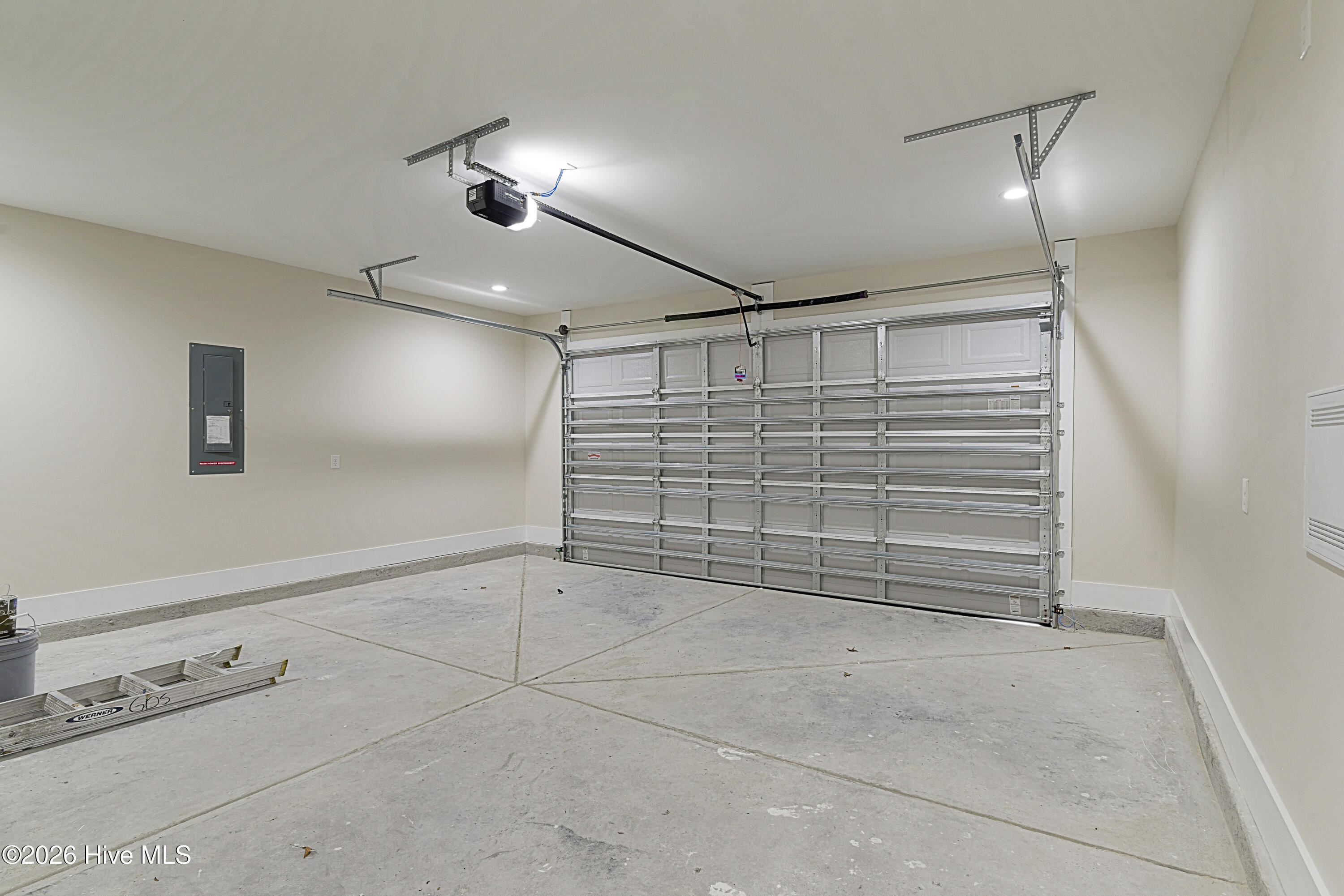 100547113 | Photo 45