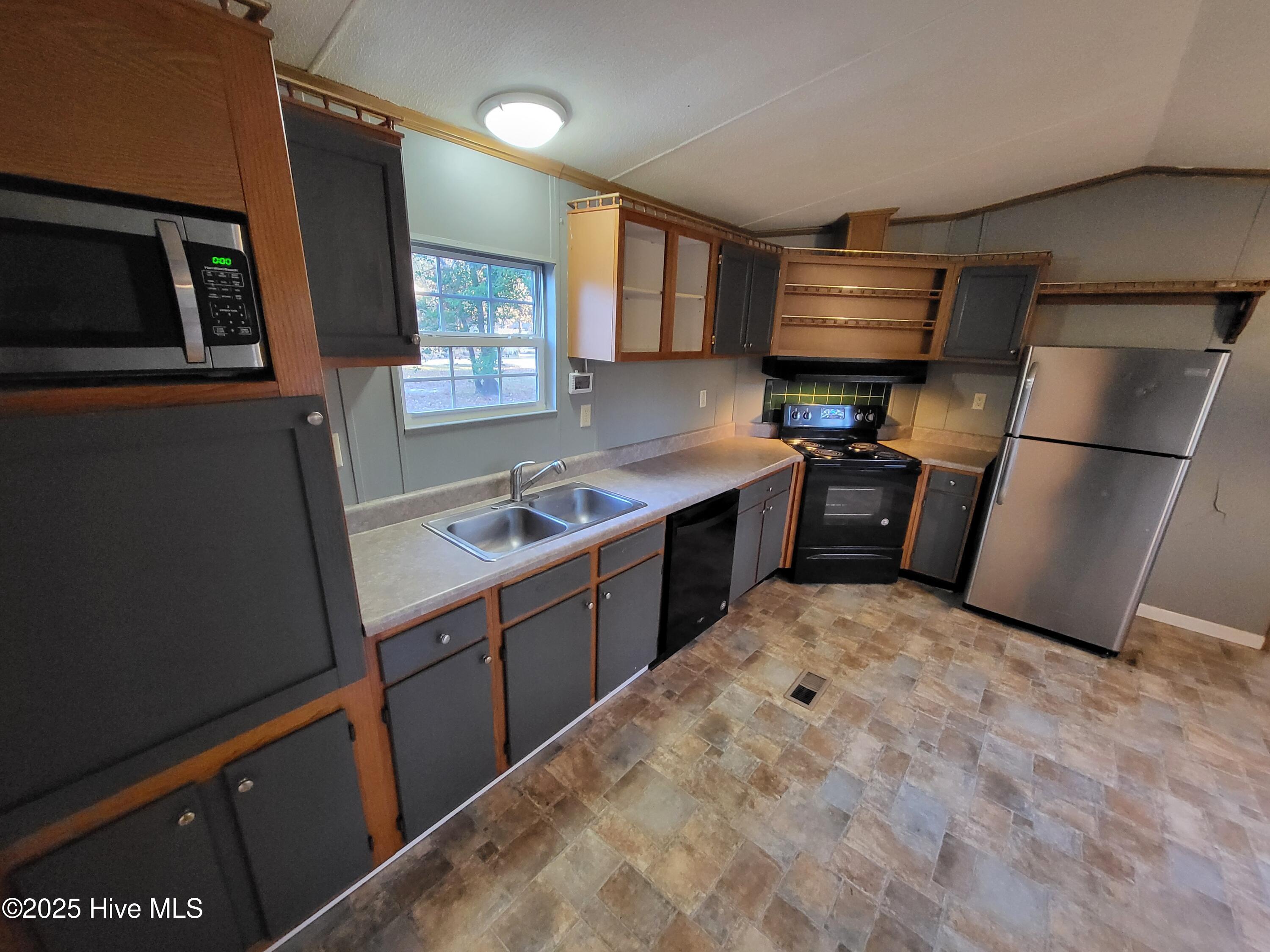 100540995 | Photo 17