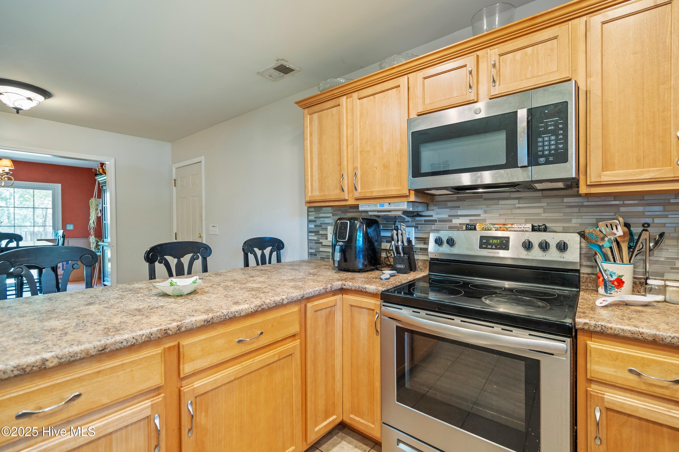 100534371 | Photo 15