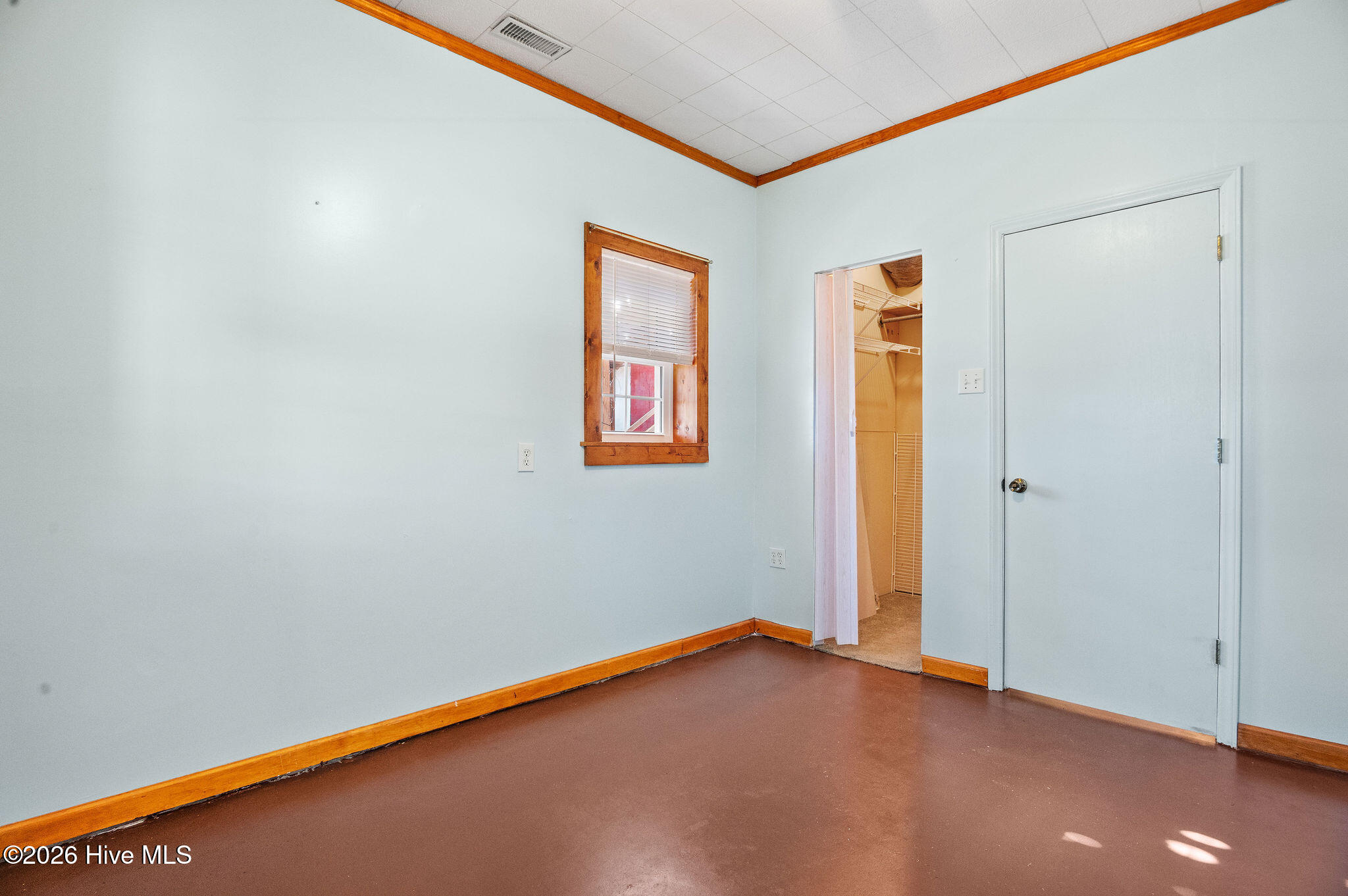 100561889 | Photo 19