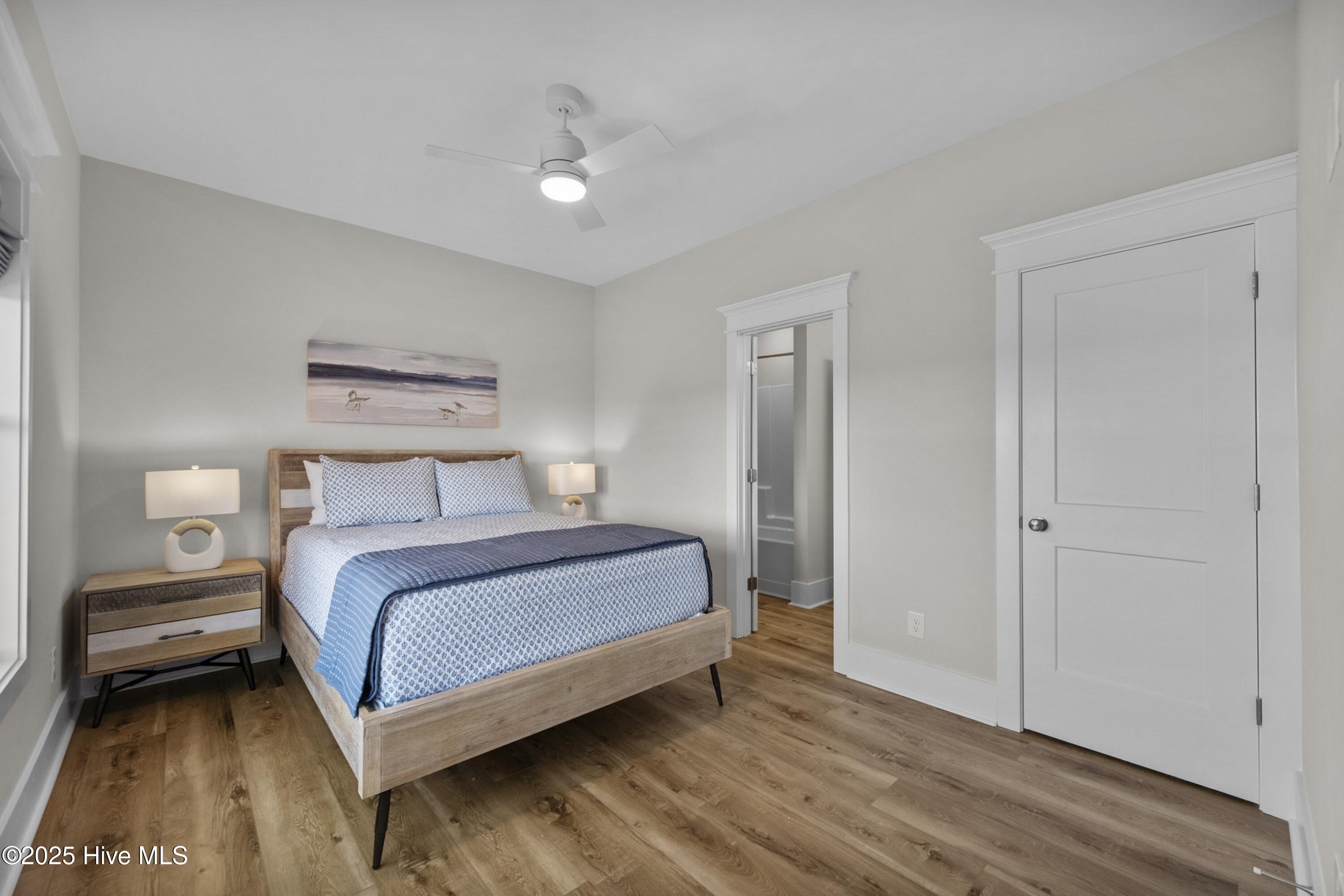 100510701 | Photo 51