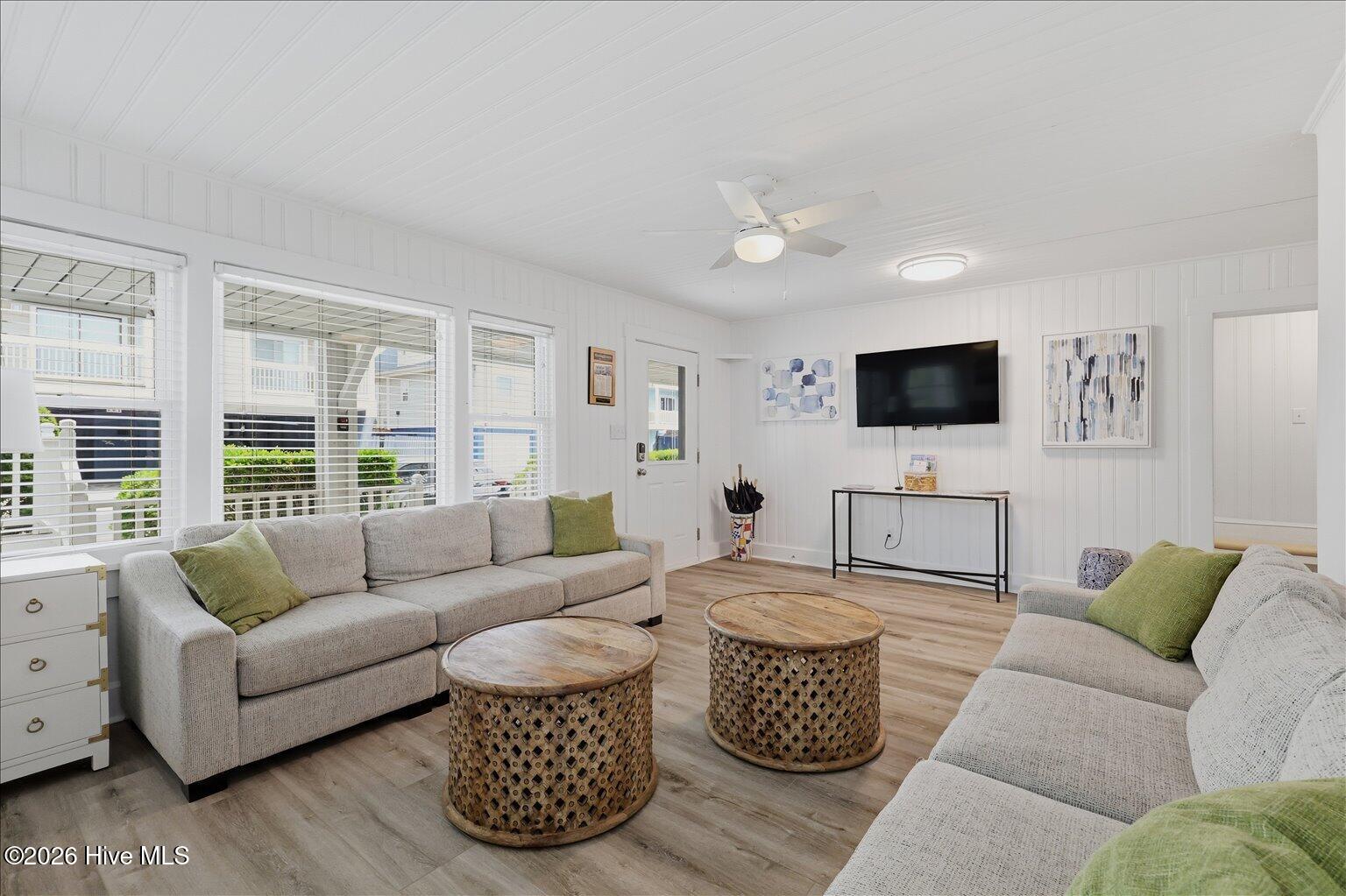 100570528 | Photo 11