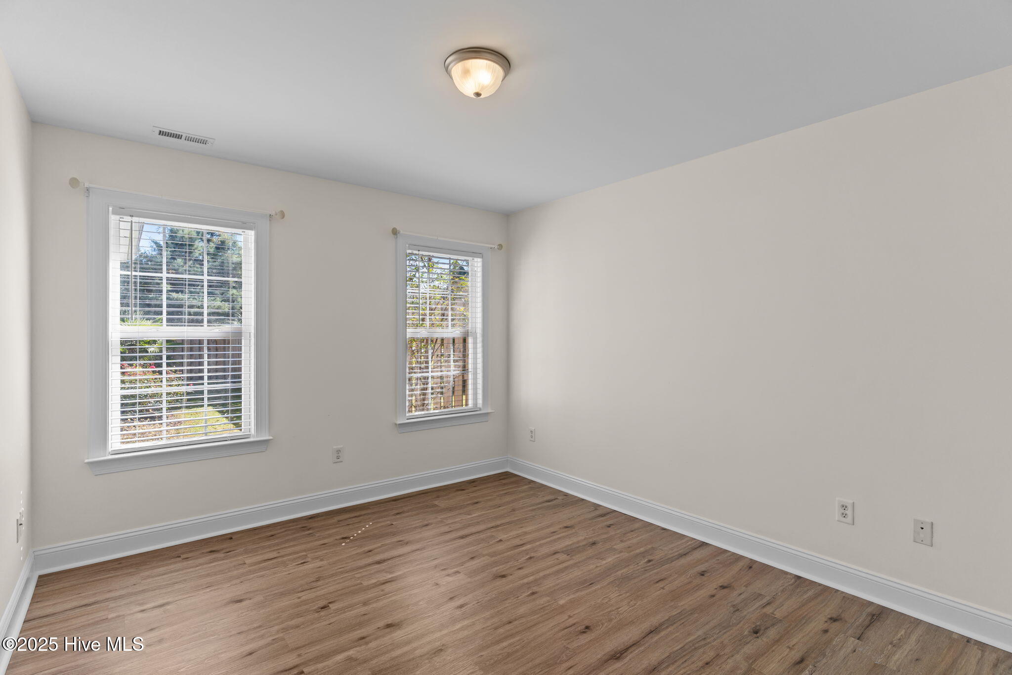 100537939 | Photo 40