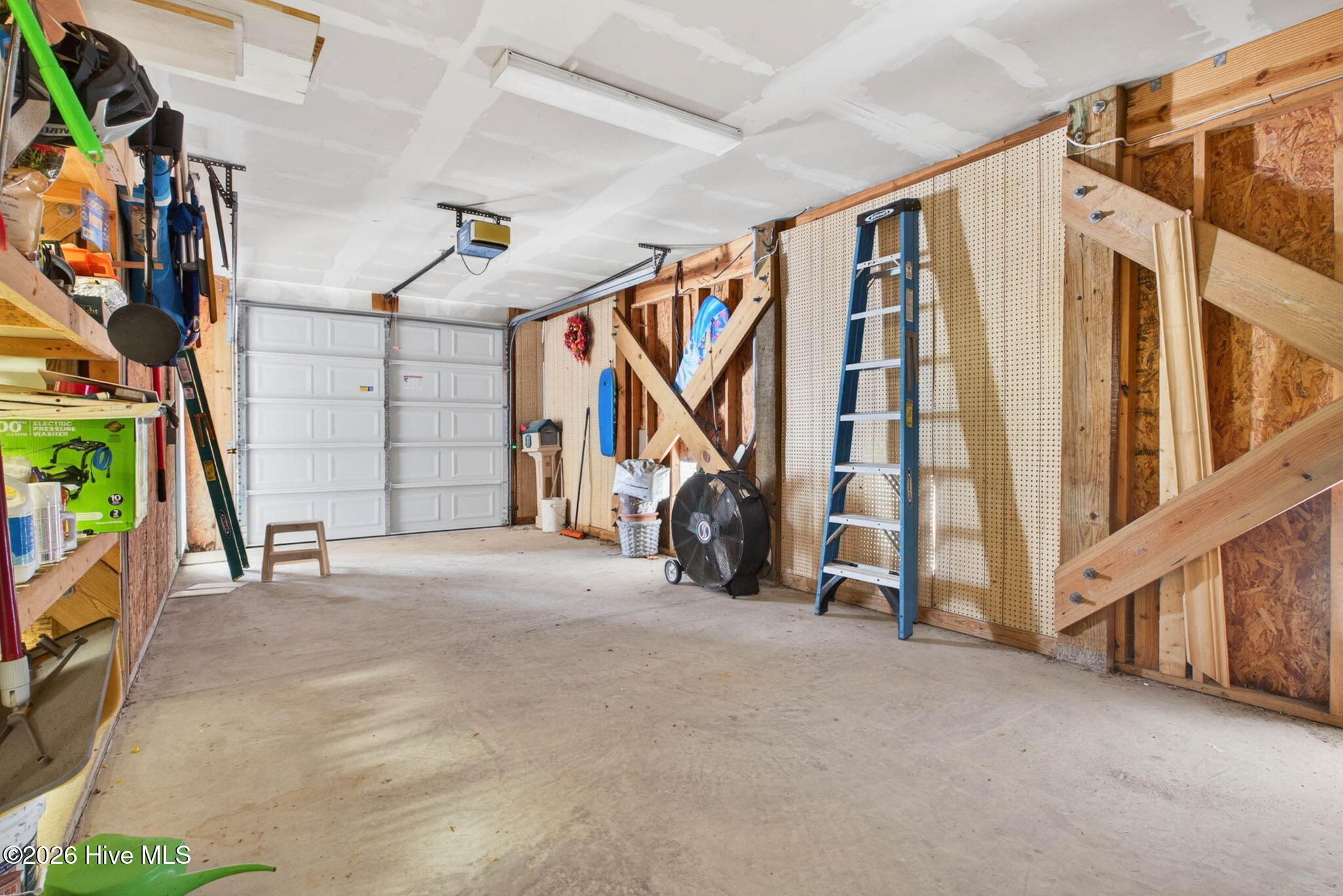 100570658 | Photo 54