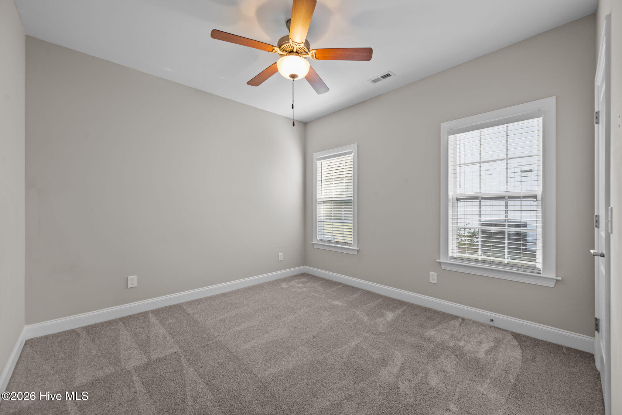 100557618 | Photo 43