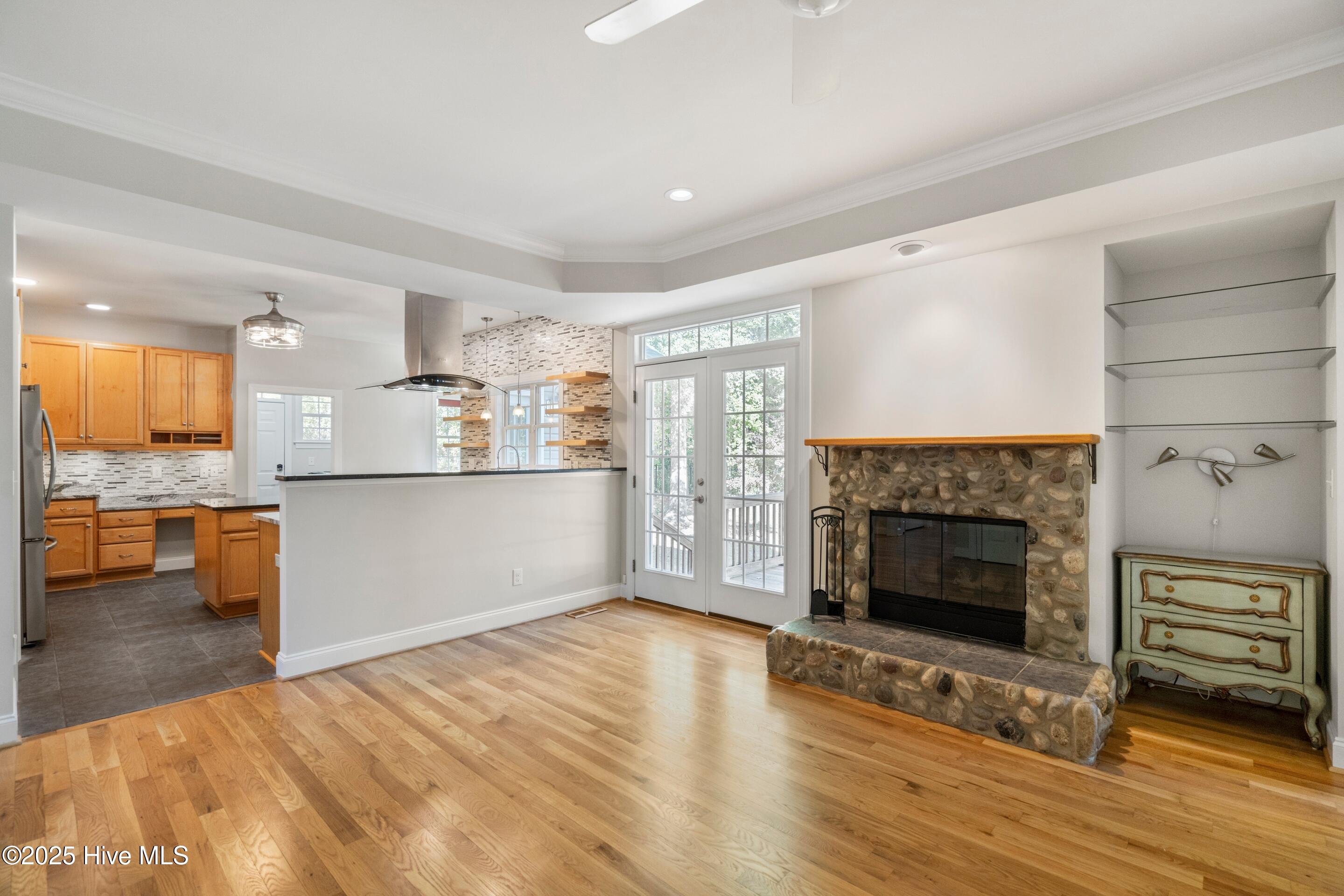 100537413 | Photo 15