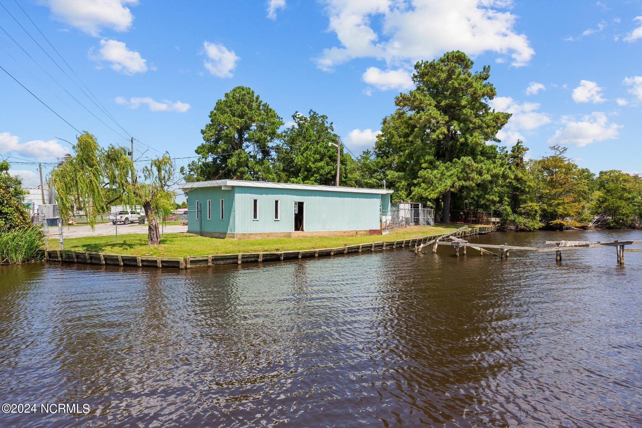 1054 E Main Street, Washington, NC, 27889