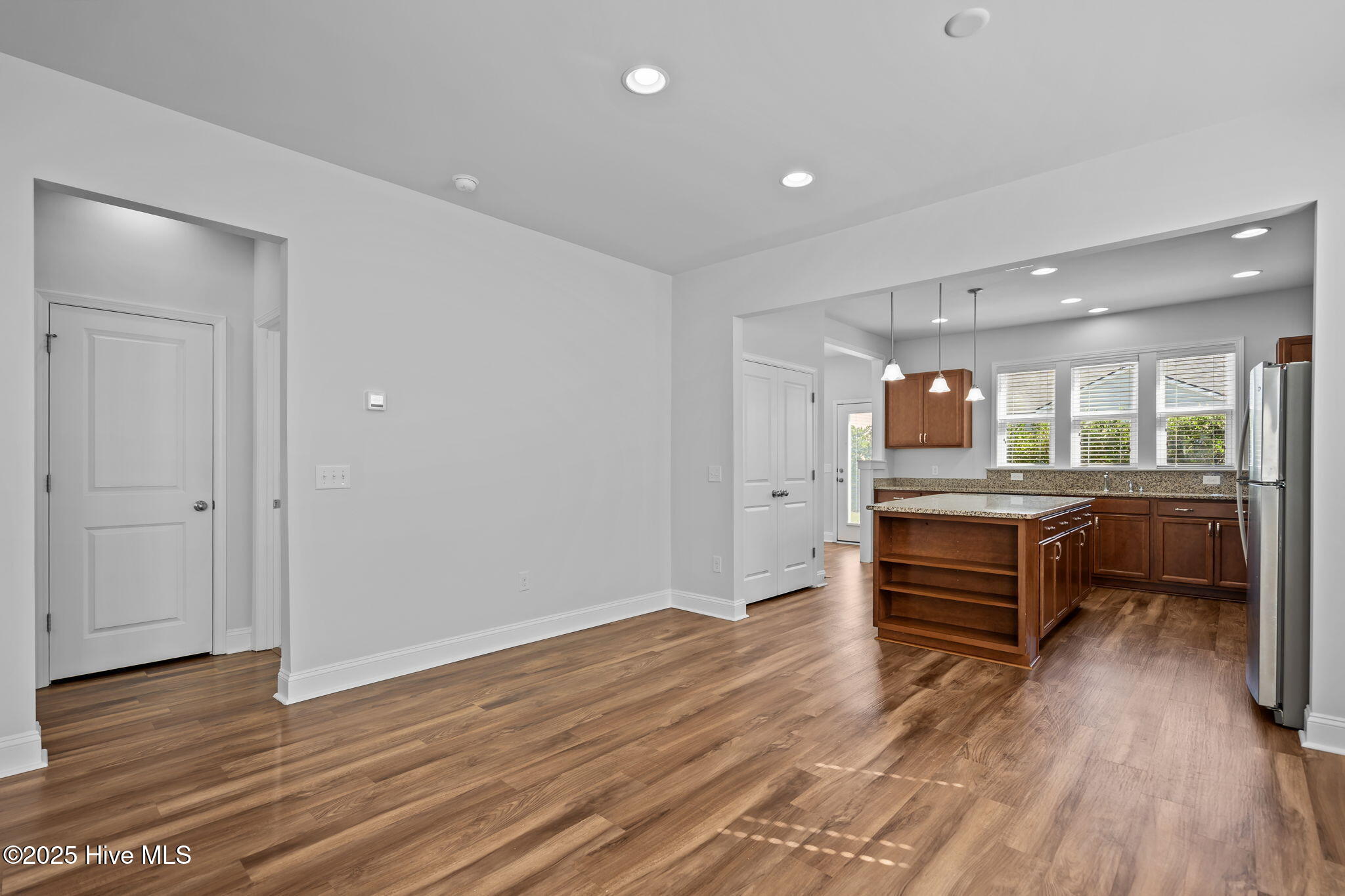 100540336 | Photo 21