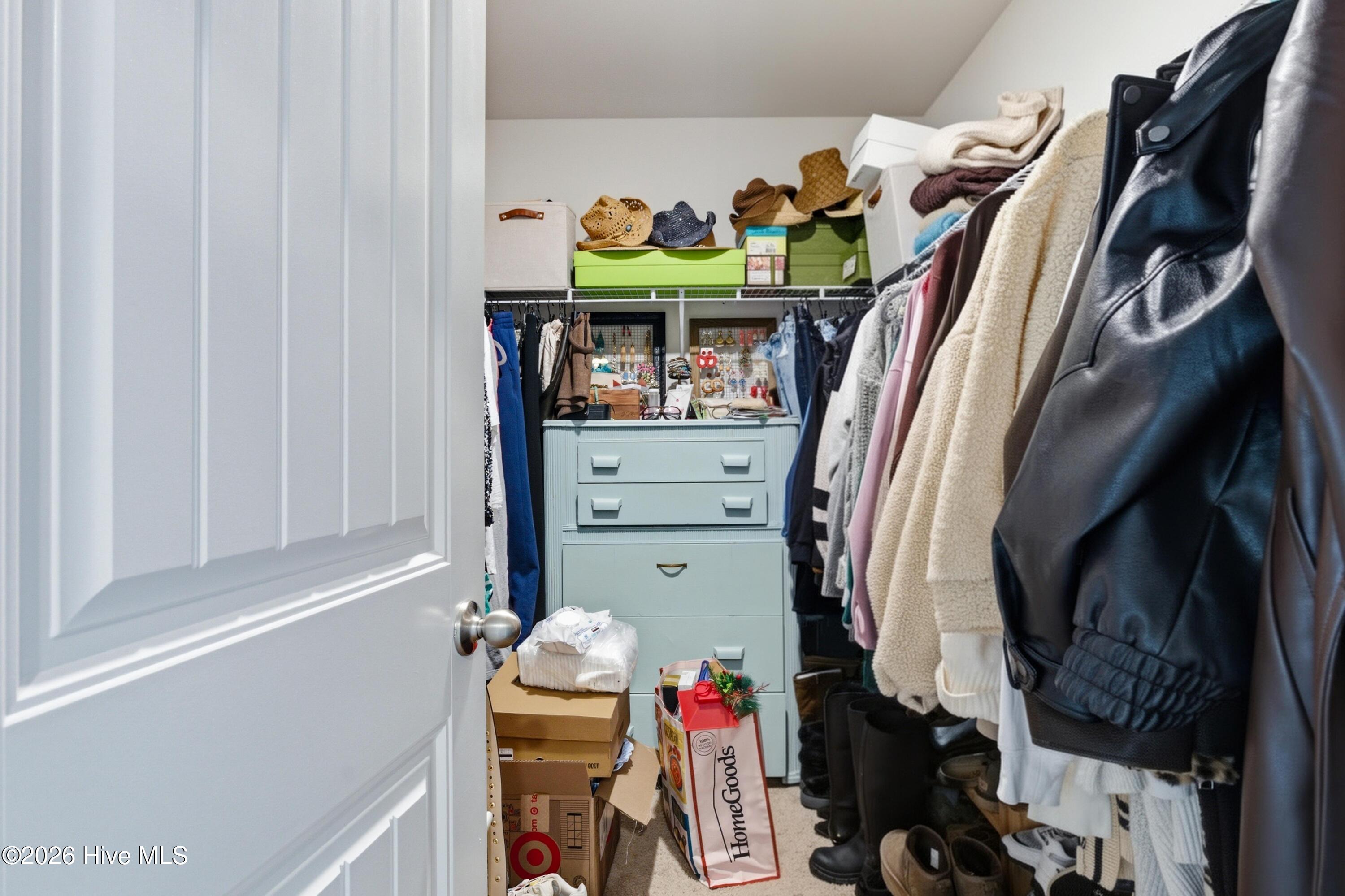 100558075 | Photo 30