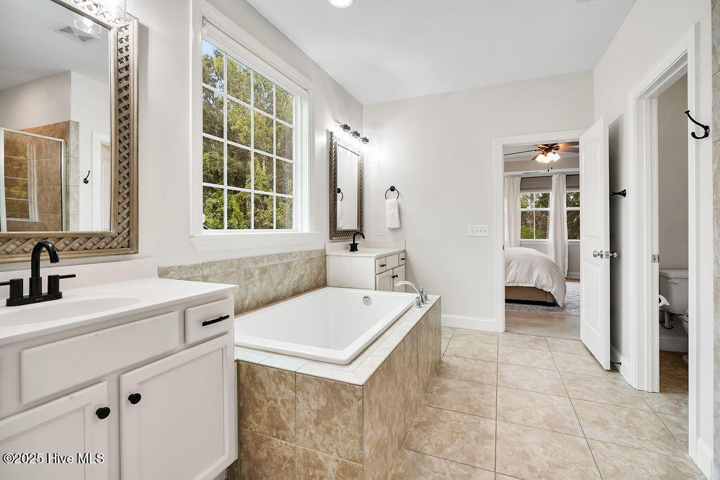 100536880 | Photo 31