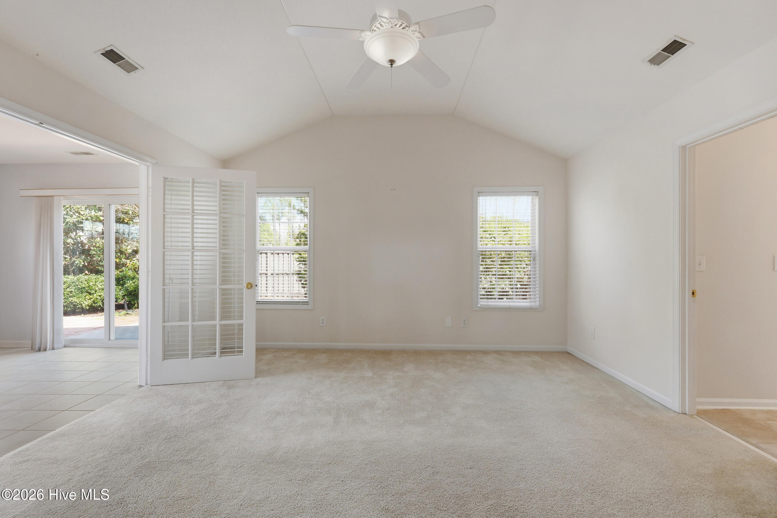 100511628 | Photo 20