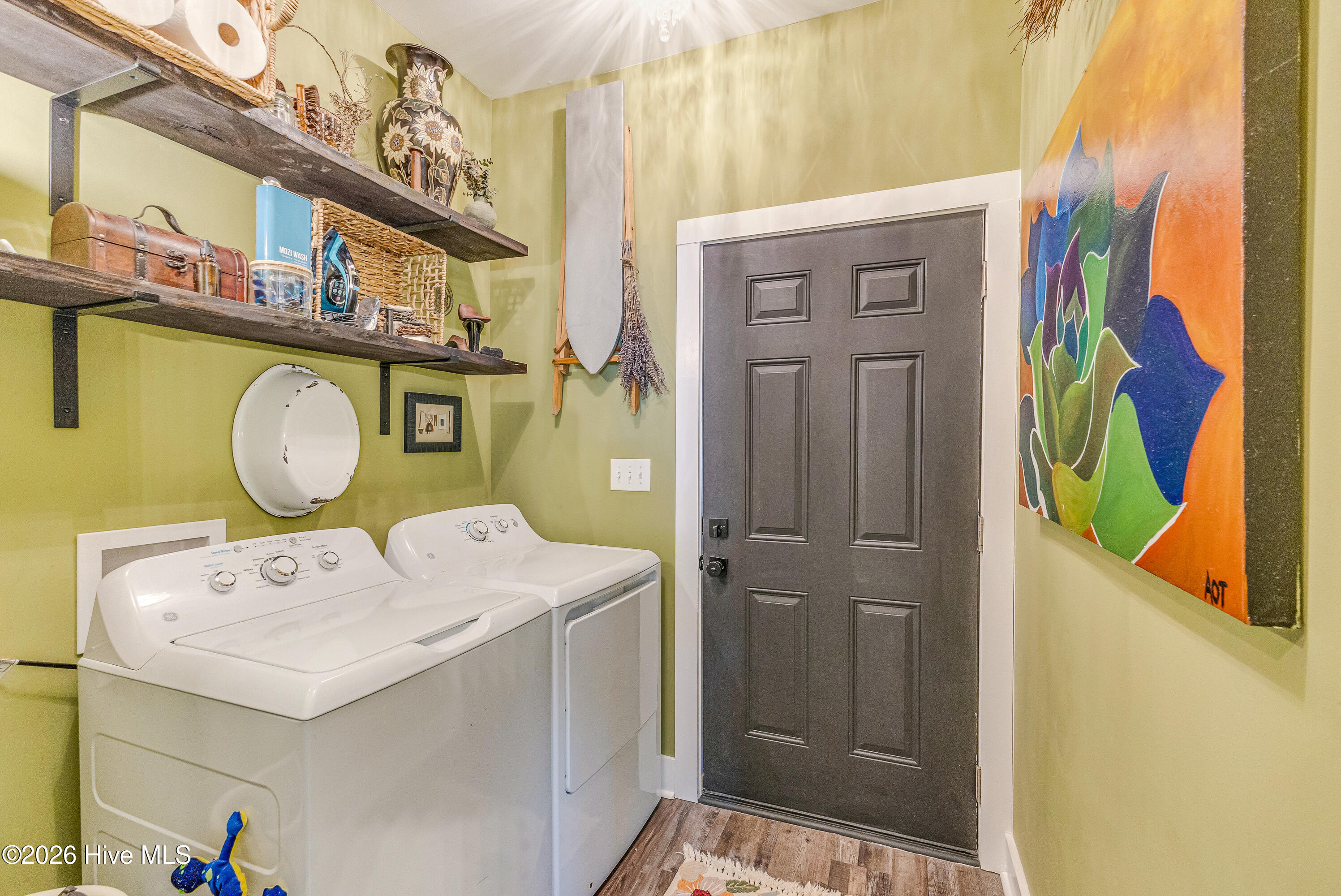 100563377 | Photo 23