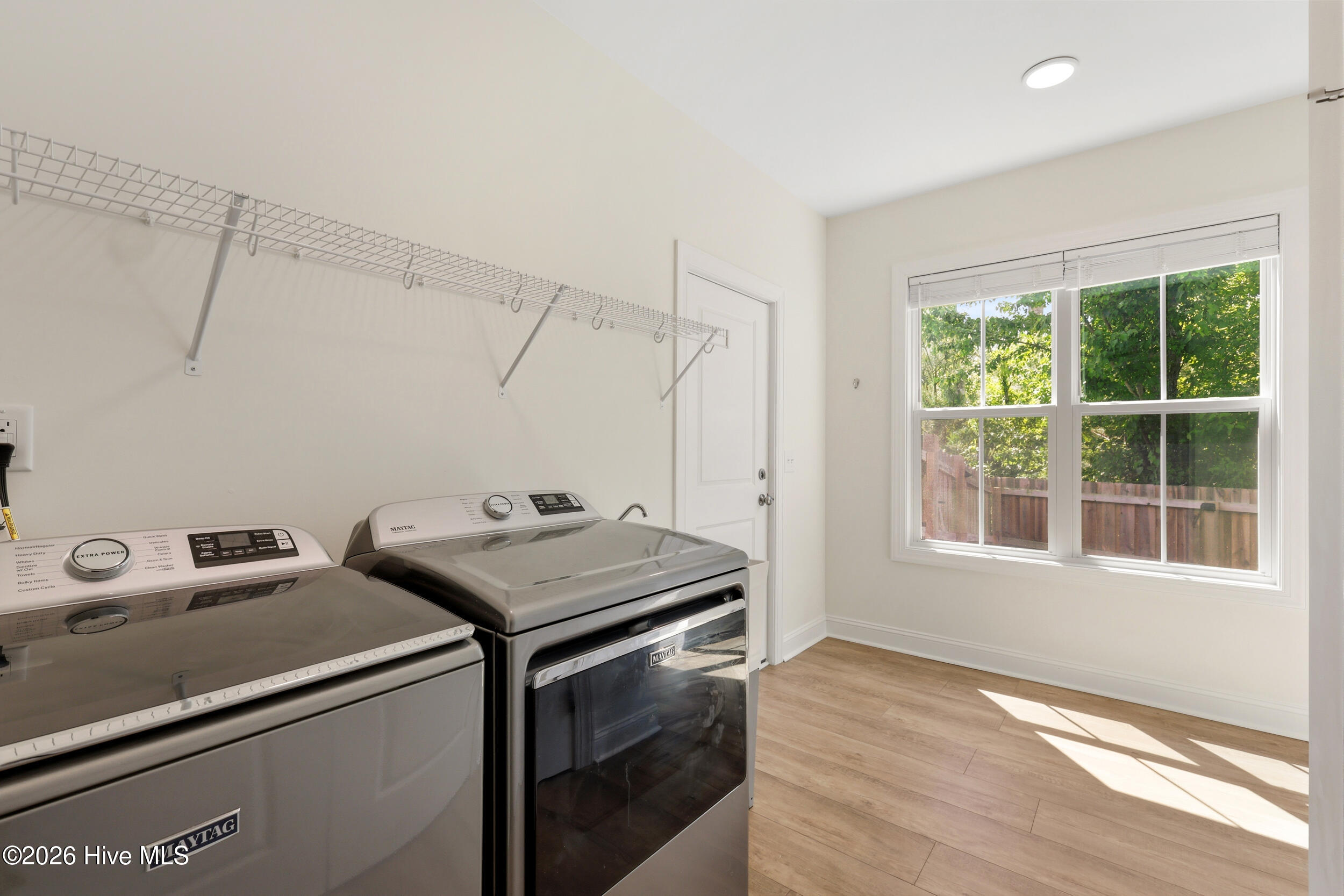 100570629 | Photo 36