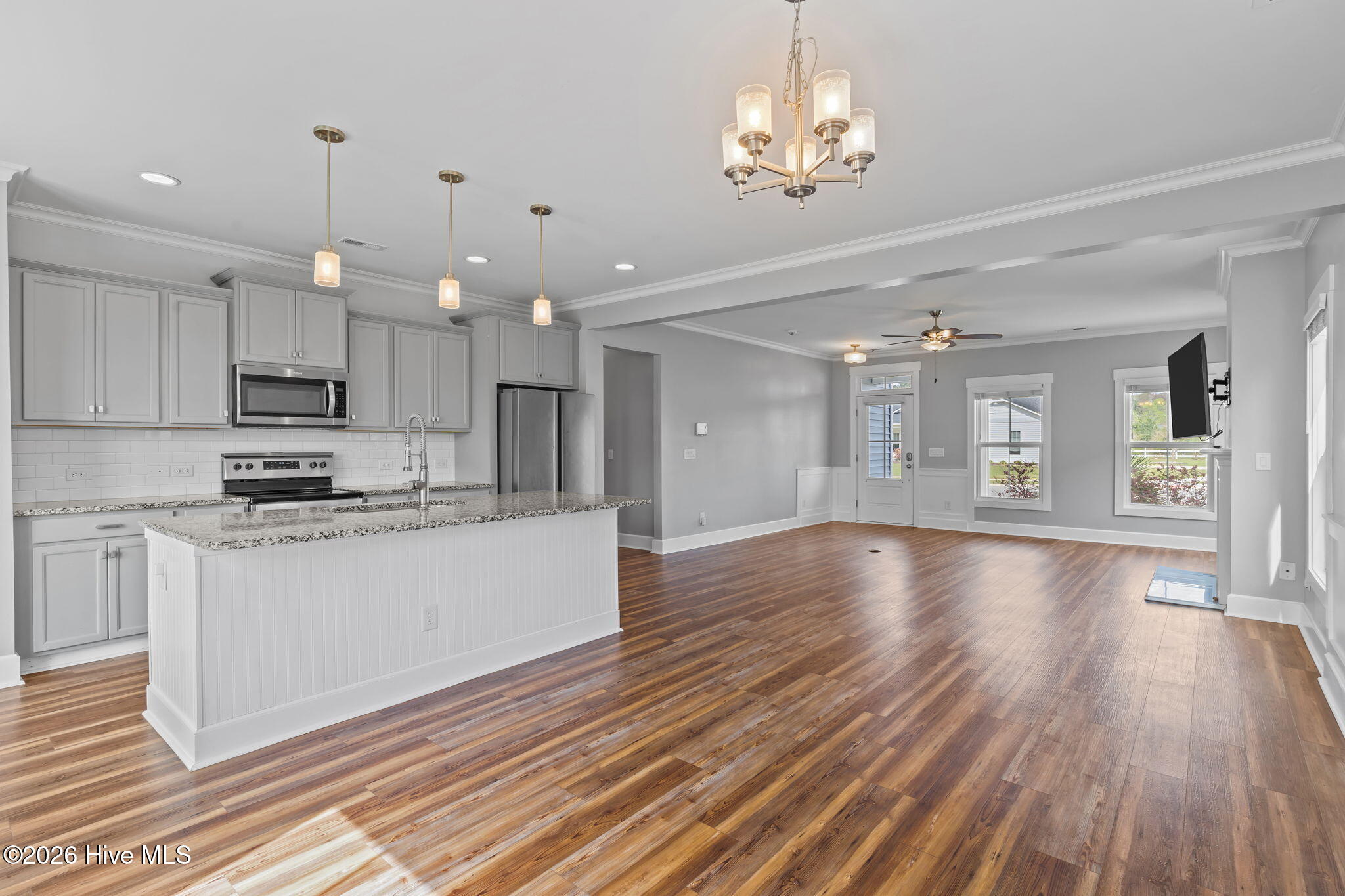 100562653 | Photo 17