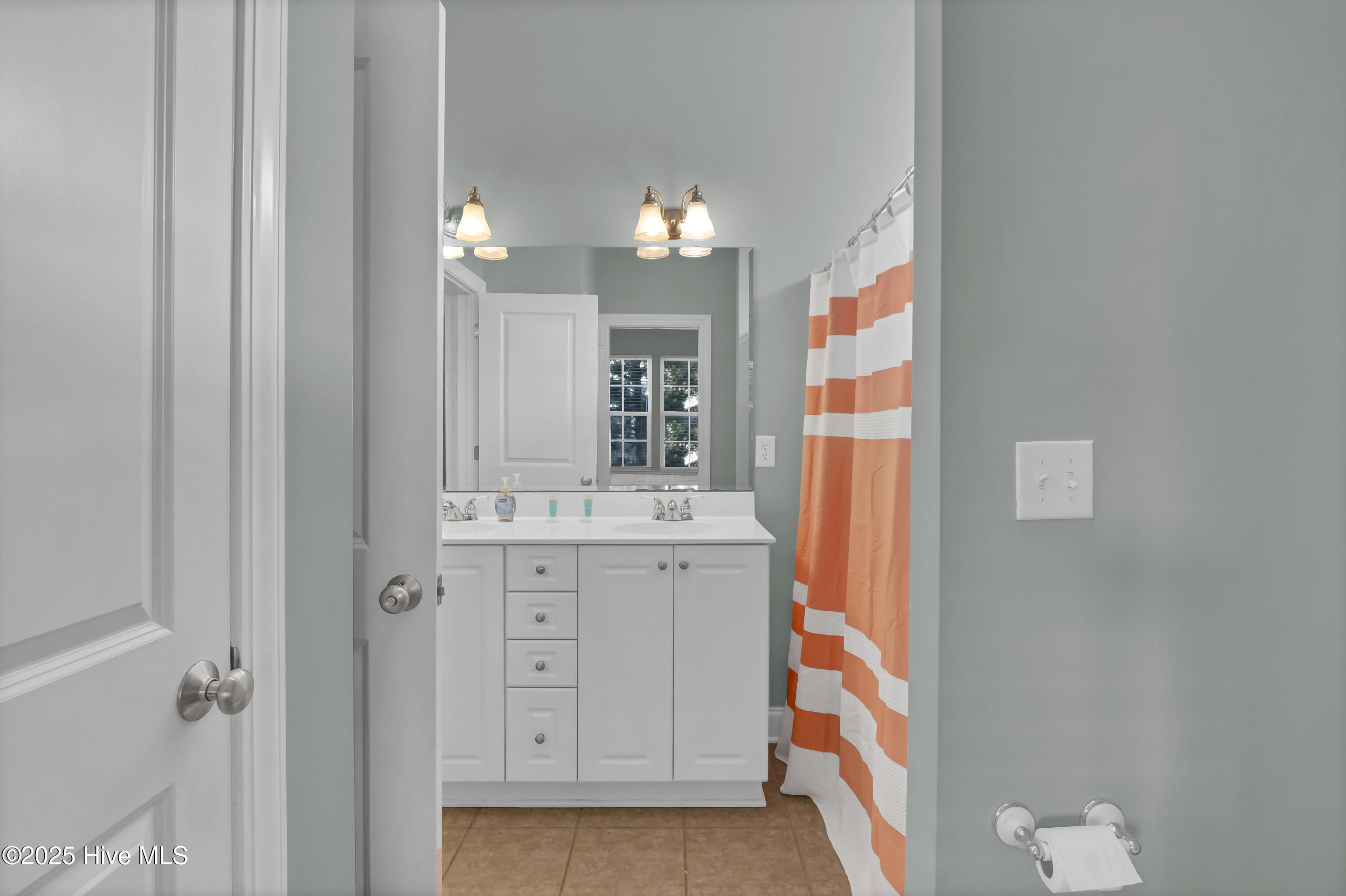 100526257 | Photo 13