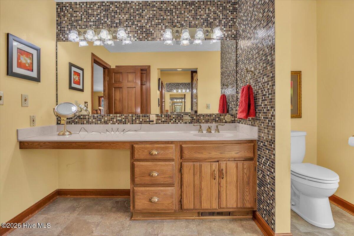 100565591 | Photo 47