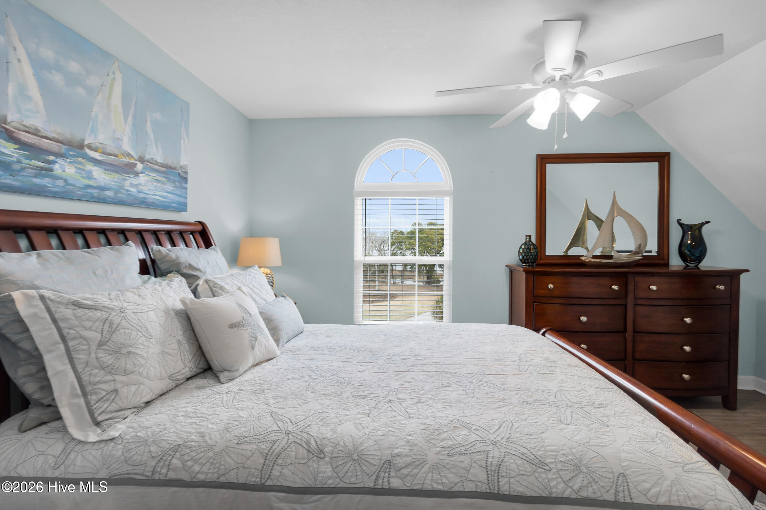 100557933 | Photo 22