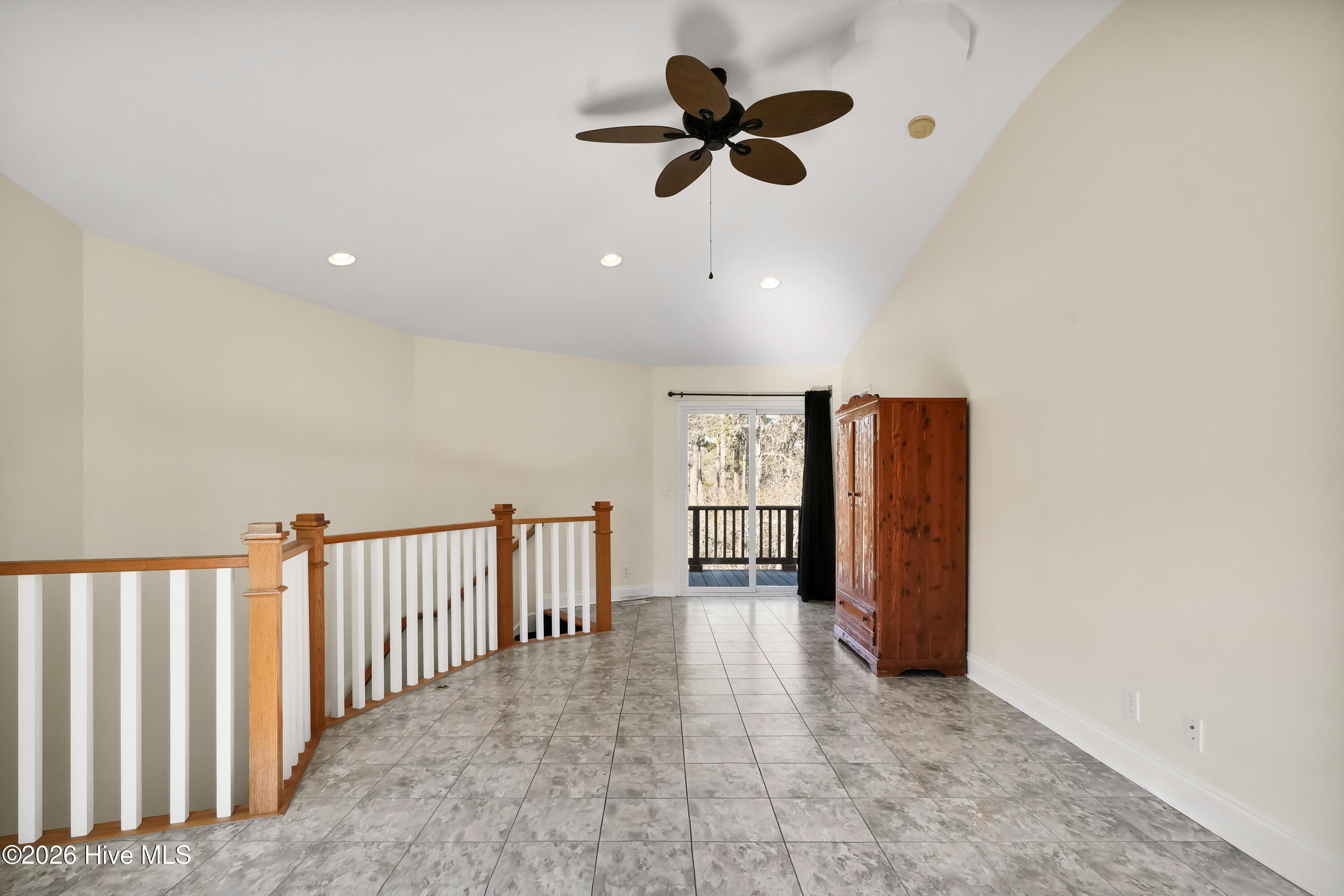 100562809 | Photo 19