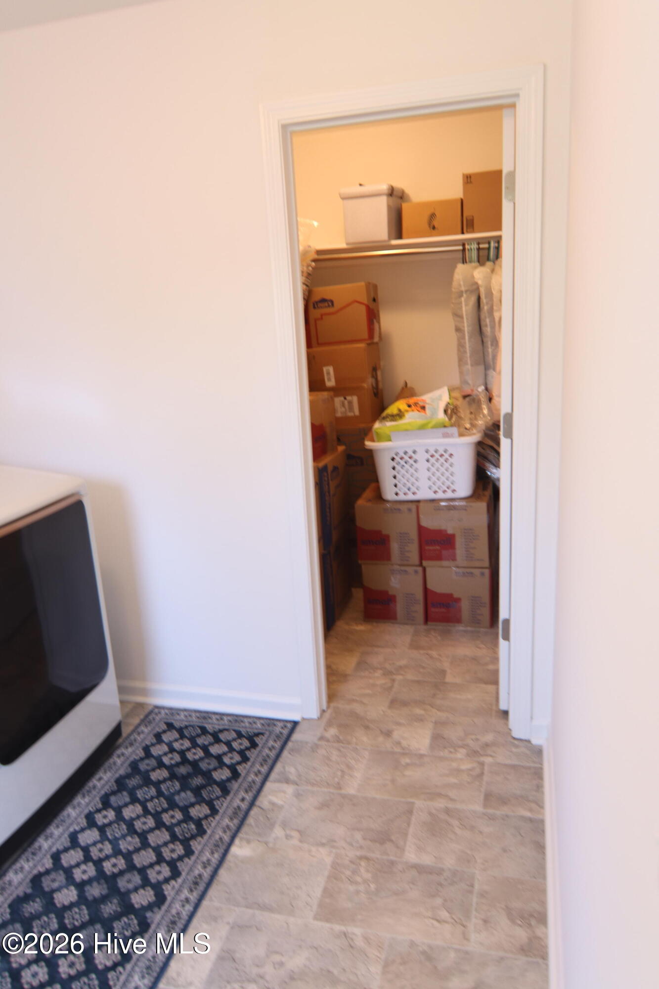 100565825 | Photo 24