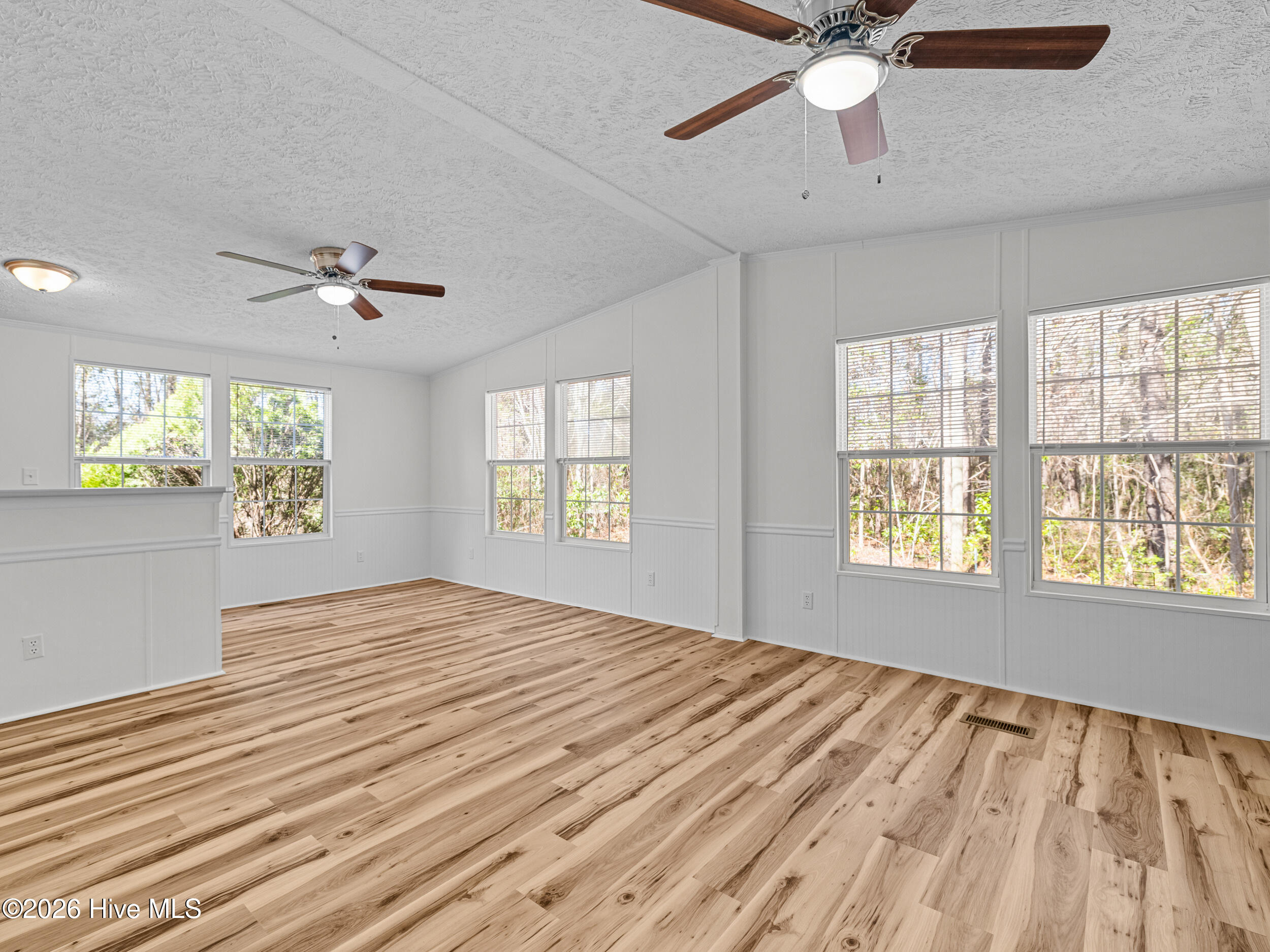 100560280 | Photo 40