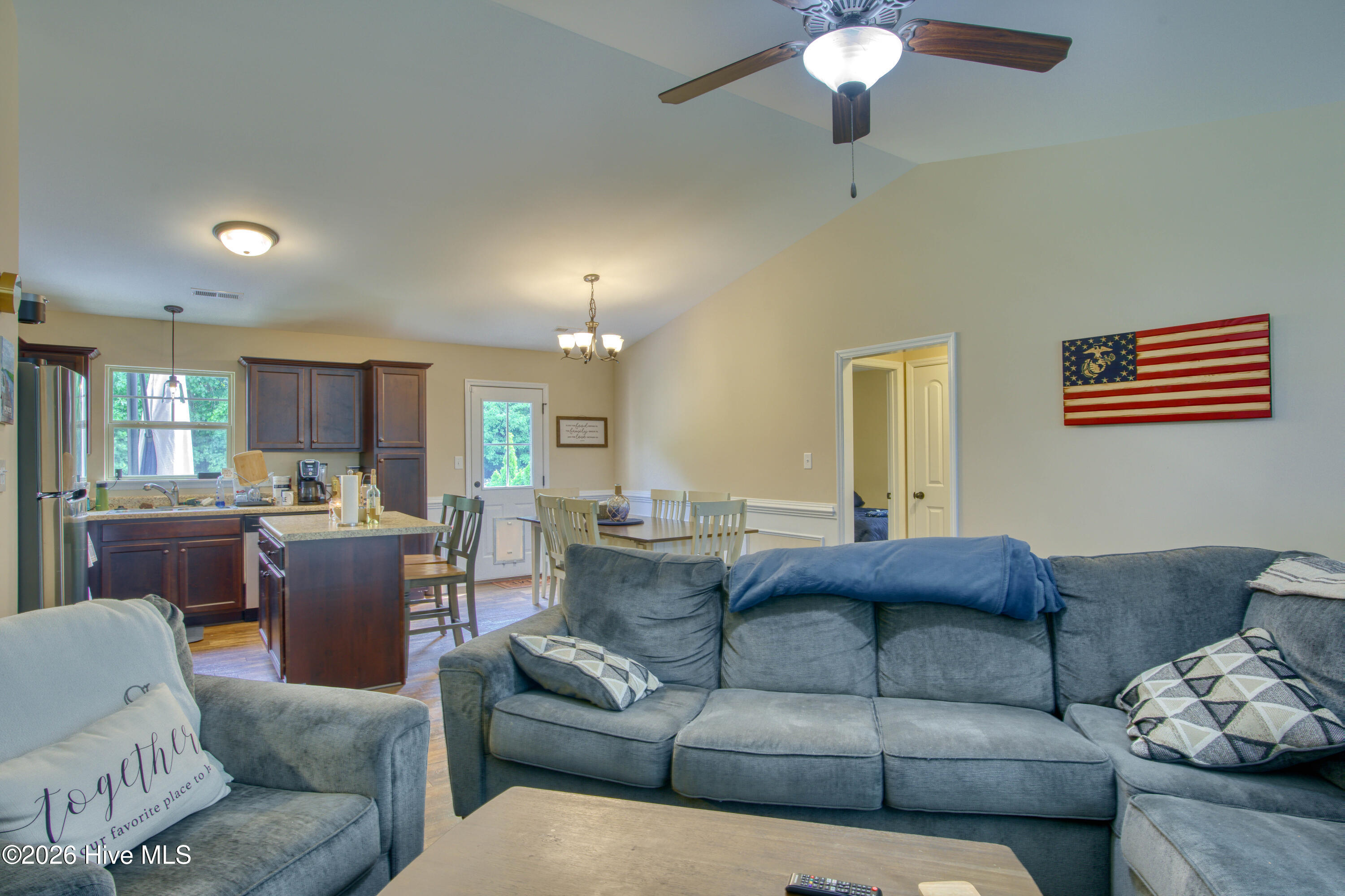 100563081 | Photo 10