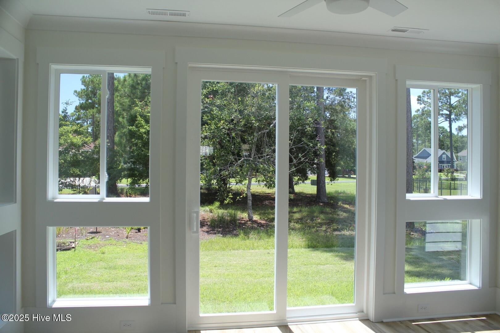 100490321 | Photo 52