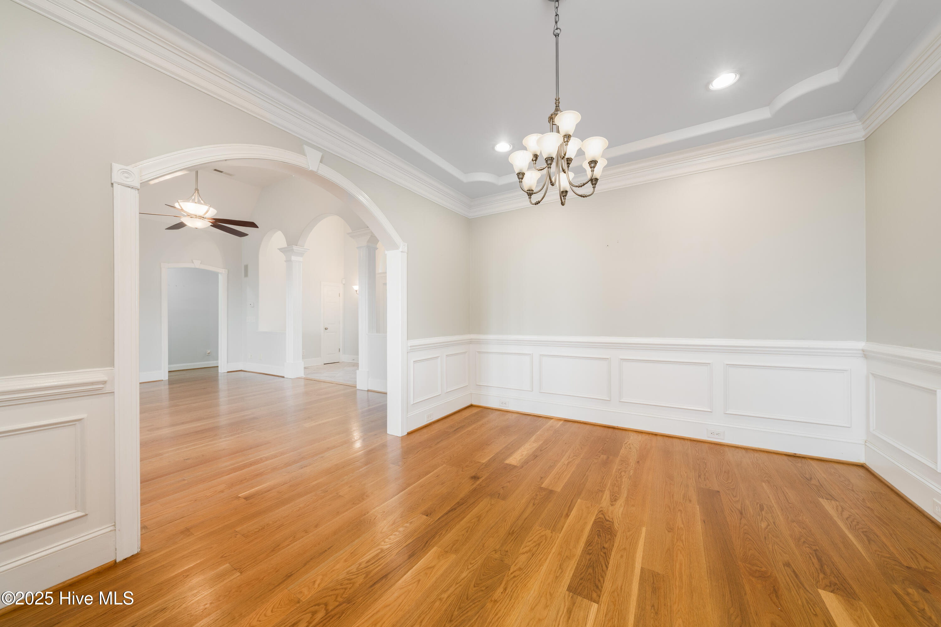 100506223 | Photo 22