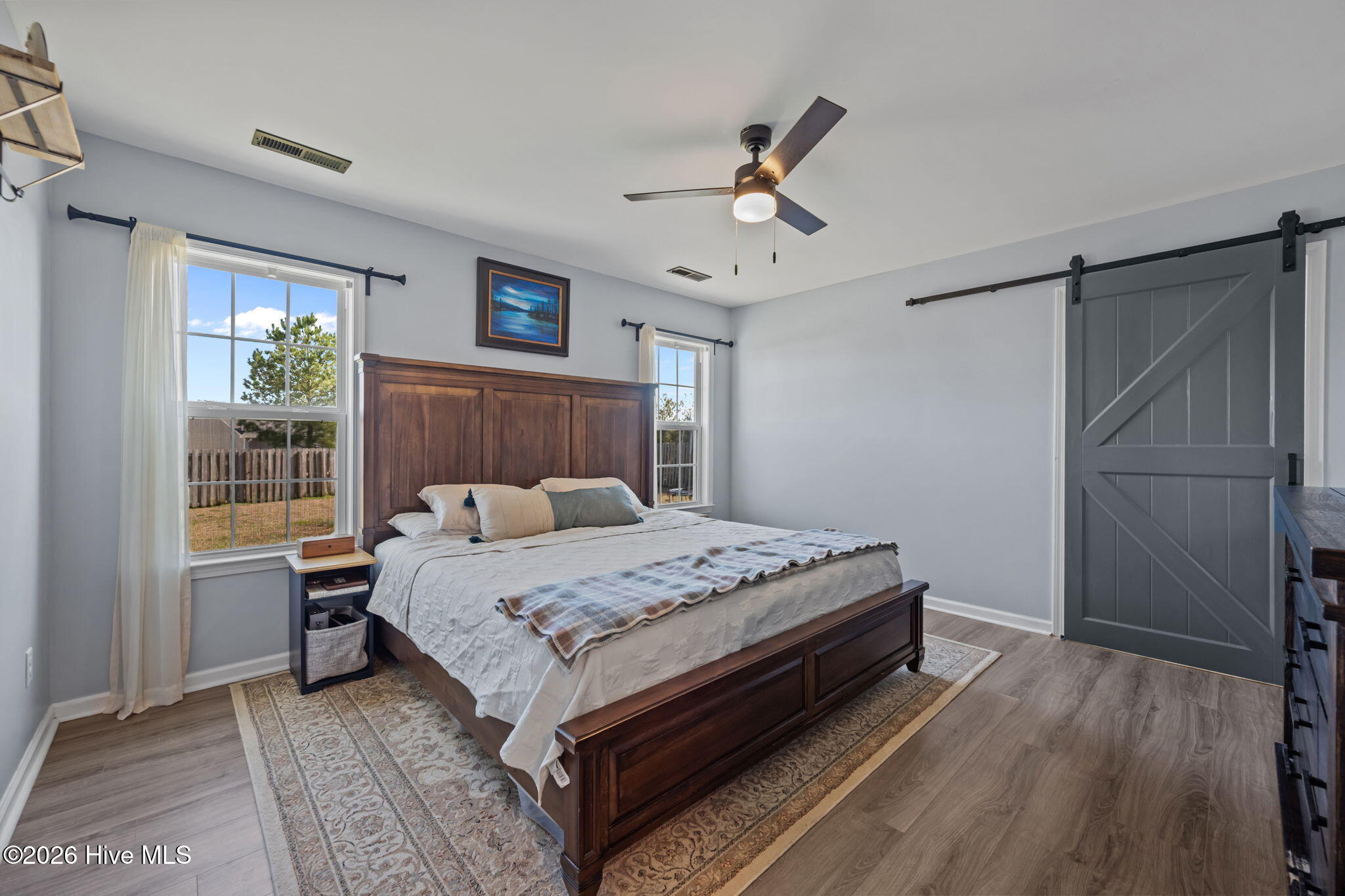 100558999 | Photo 25