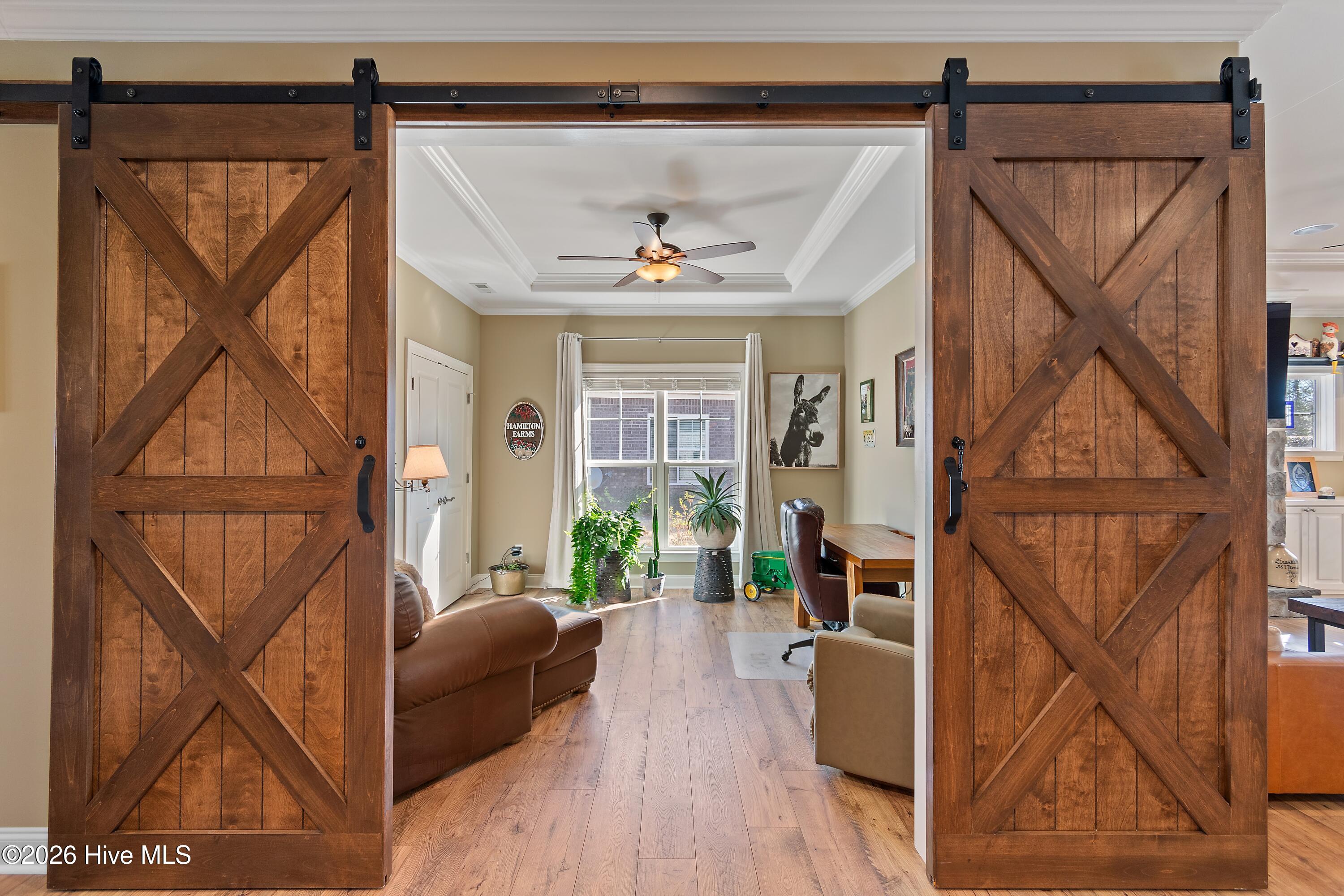 100558419 | Photo 23