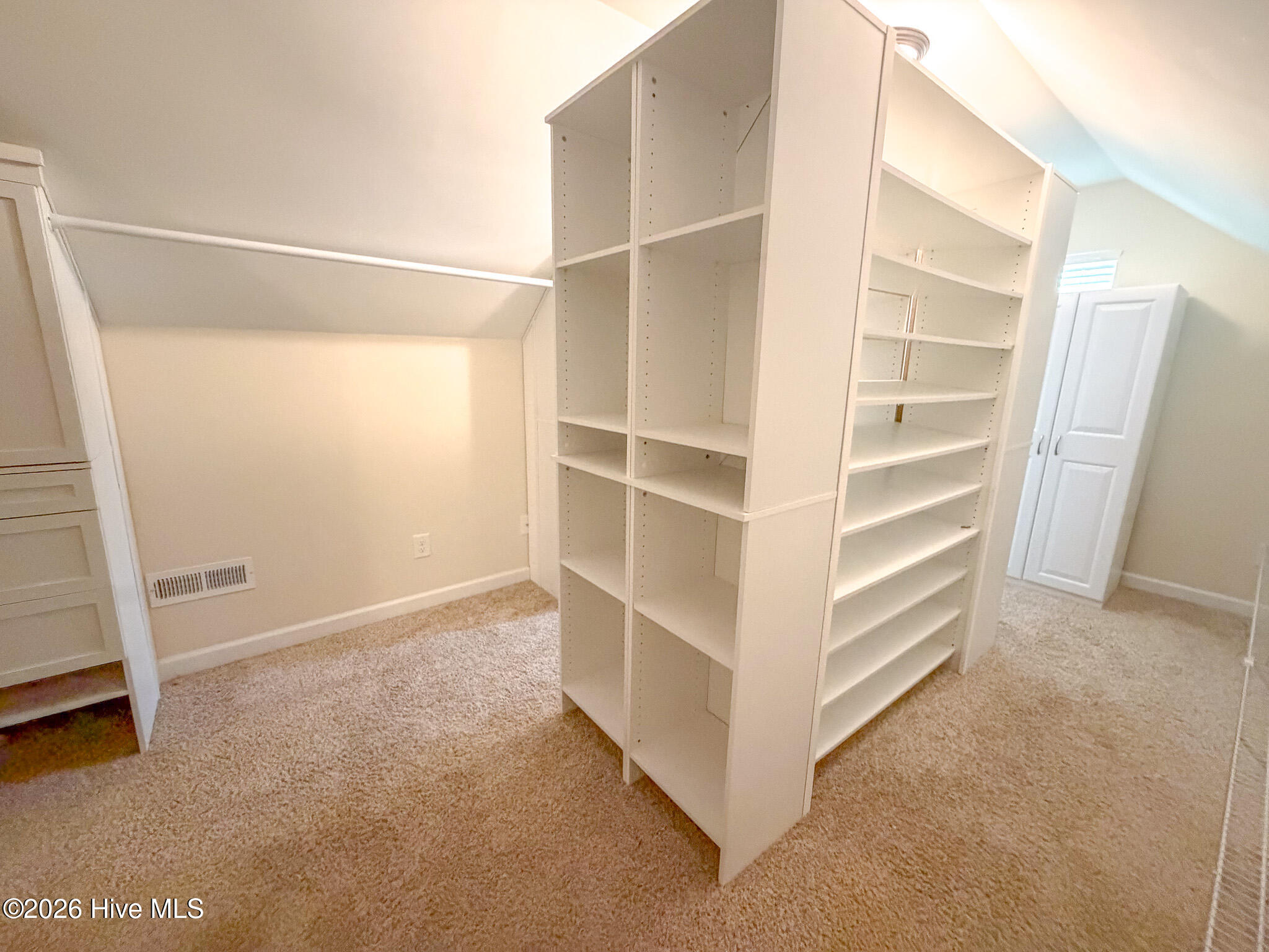 100568057 | Photo 18