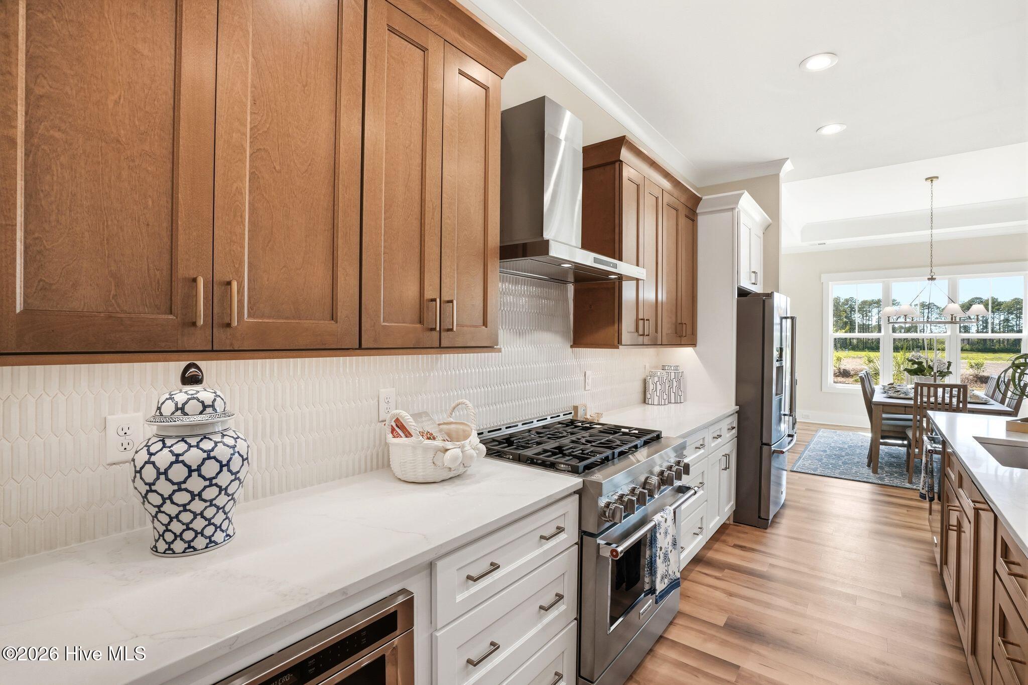 100537171 | Photo 35