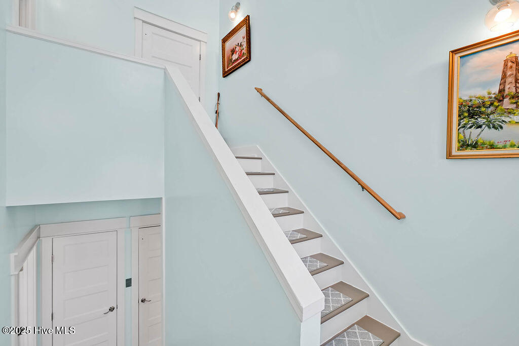 100516737 | Photo 37