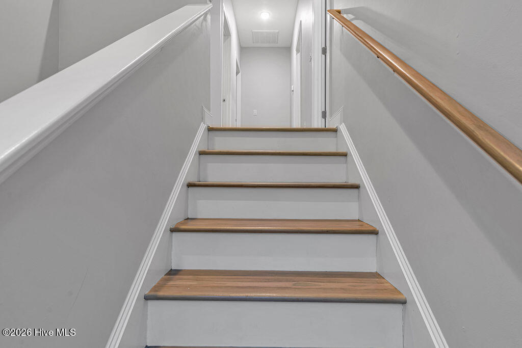 100548703 | Photo 17