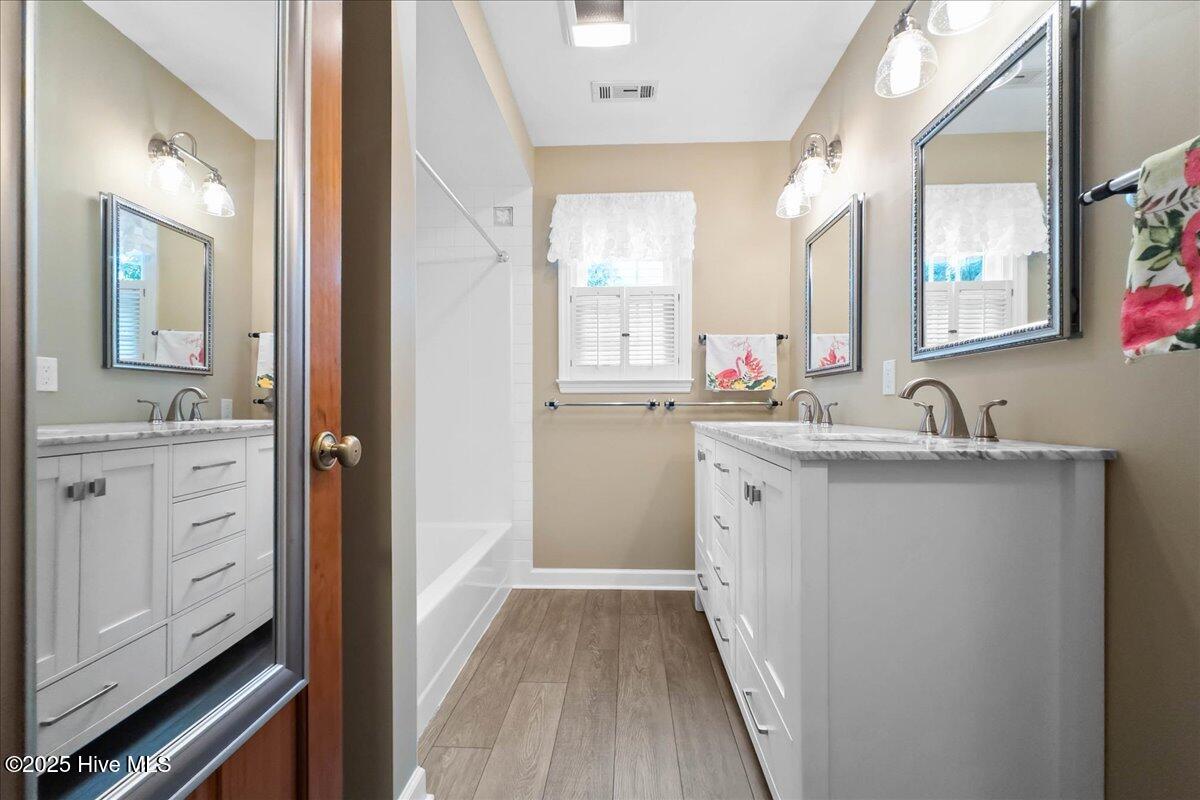 100512296 | Photo 25