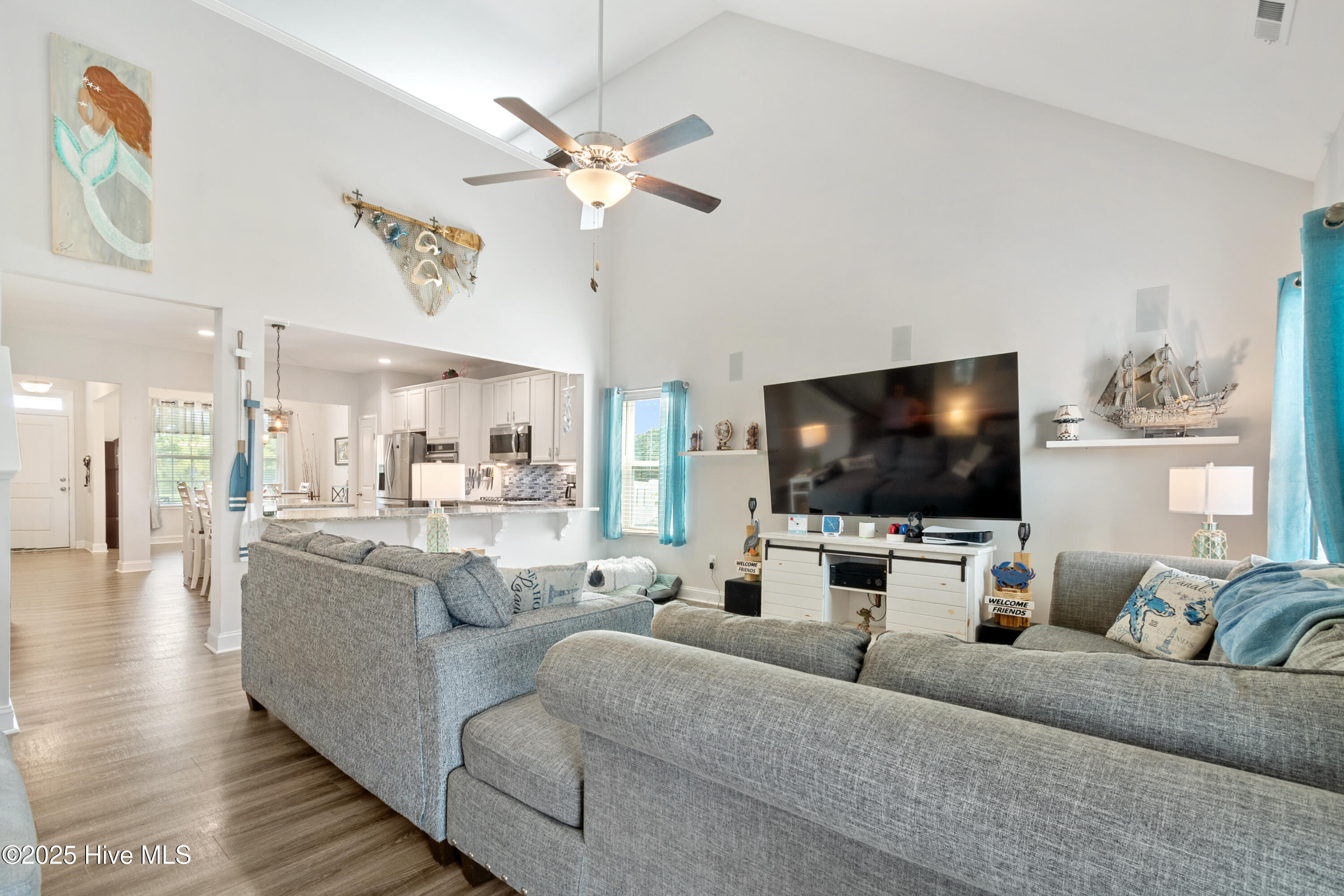 100561939 | Photo 16