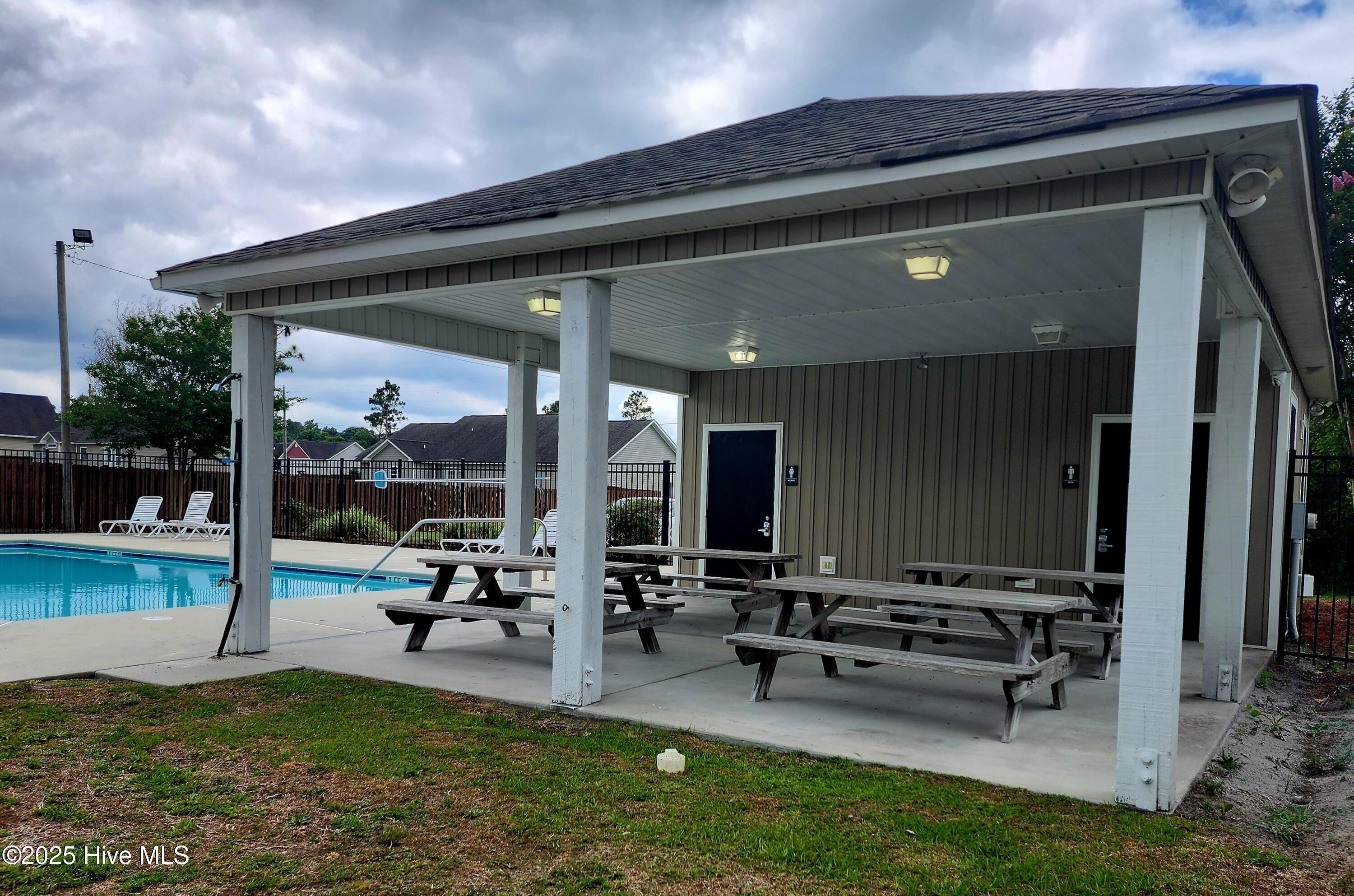 100563623 | Photo 40