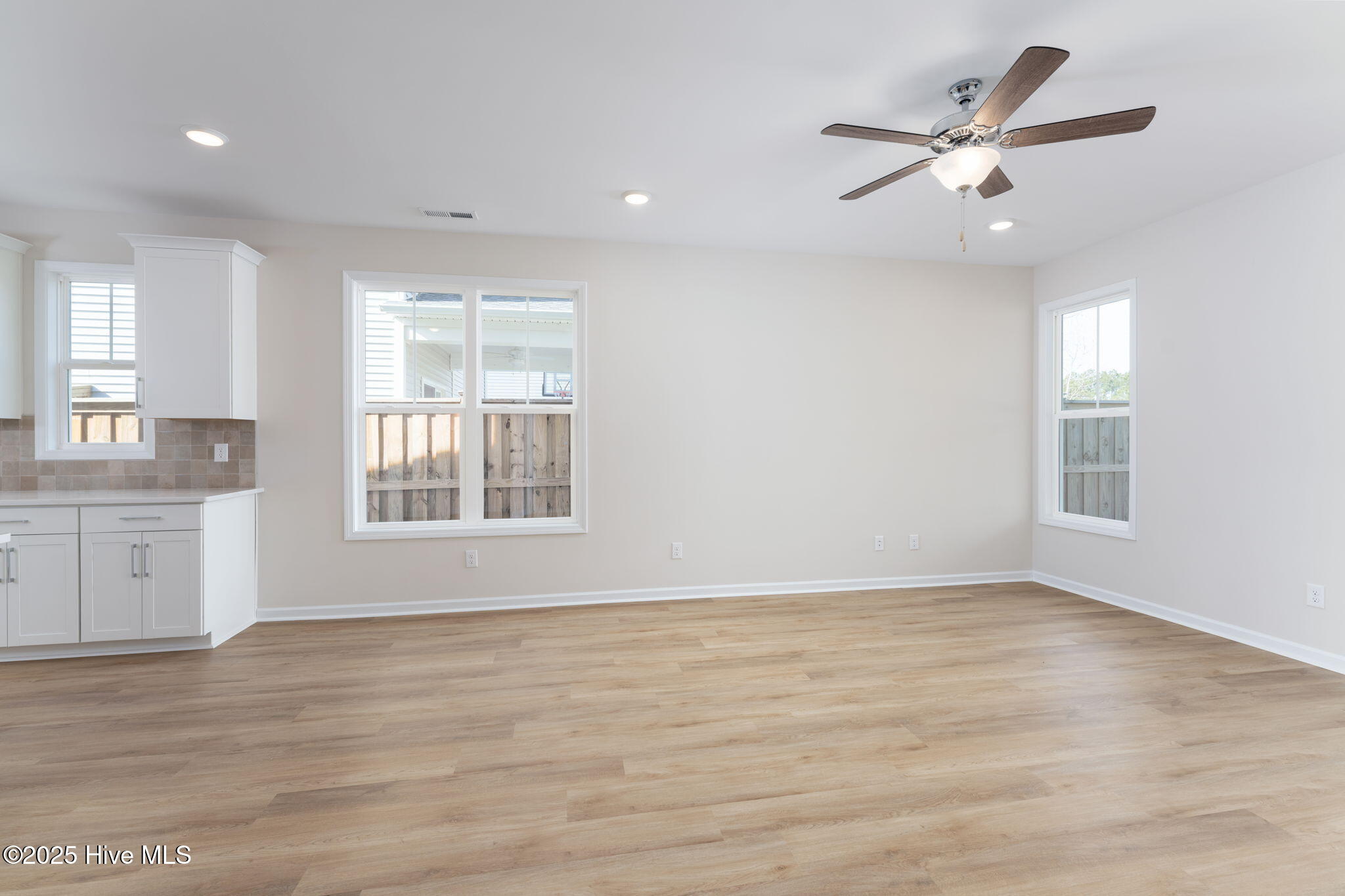 100508287 | Photo 26