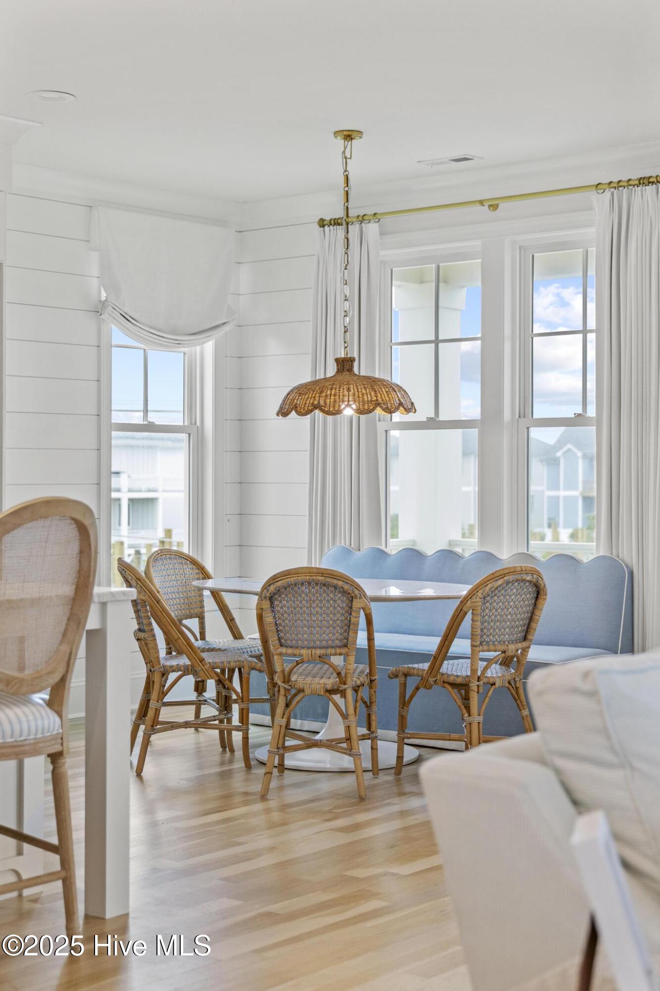 100565849 | Photo 66