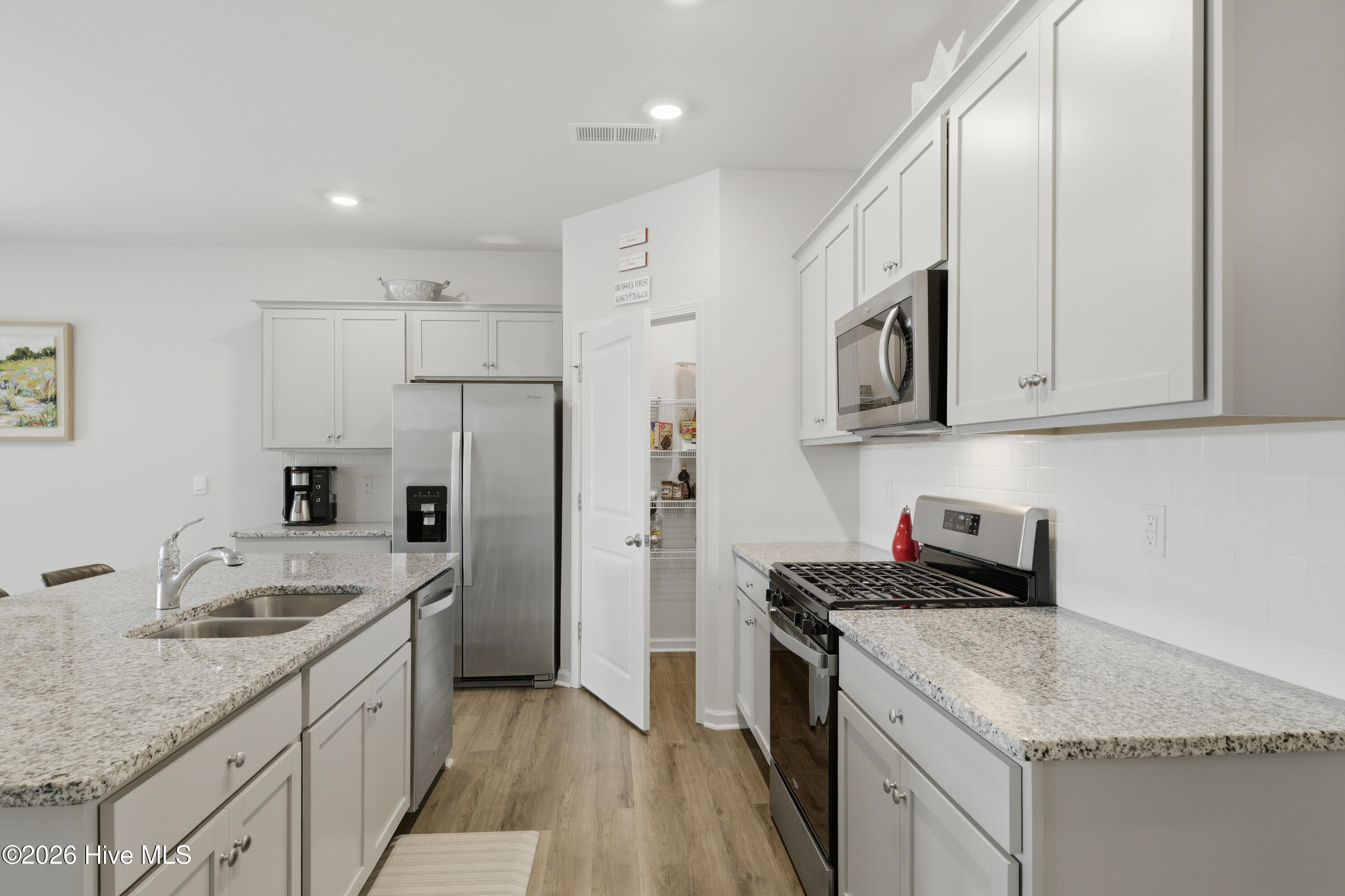 100564310 | Photo 16