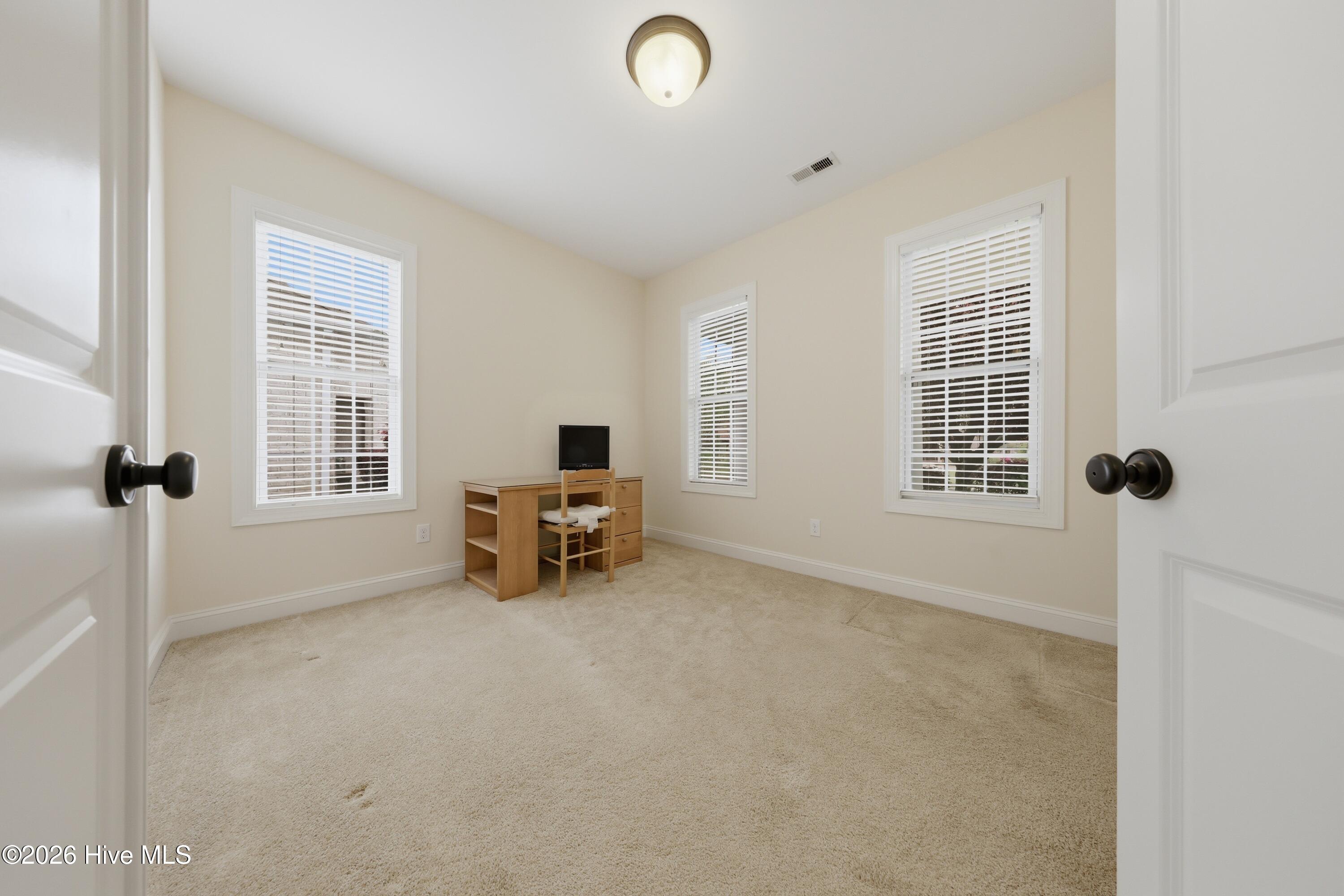 100565162 | Photo 53