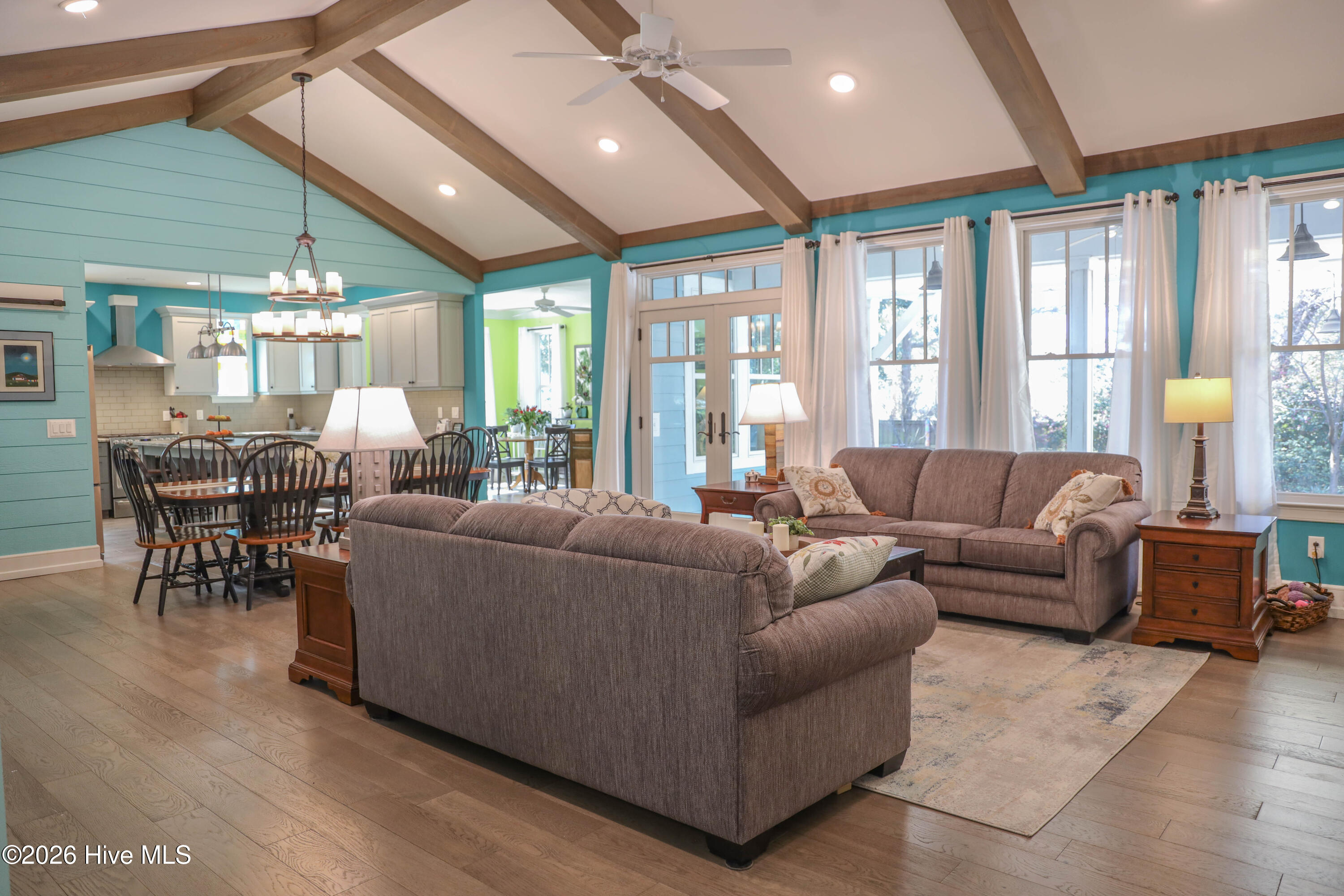 100559025 | Photo 15