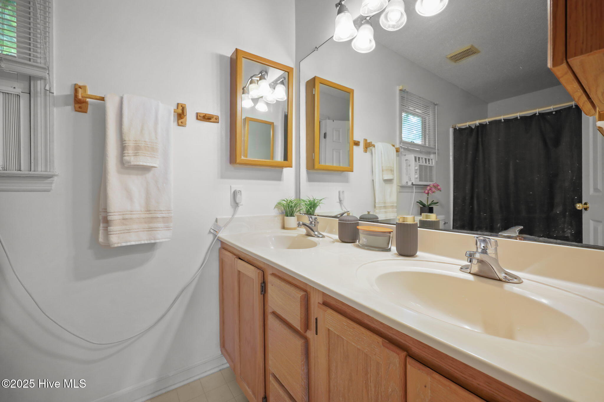 100546083 | Photo 13