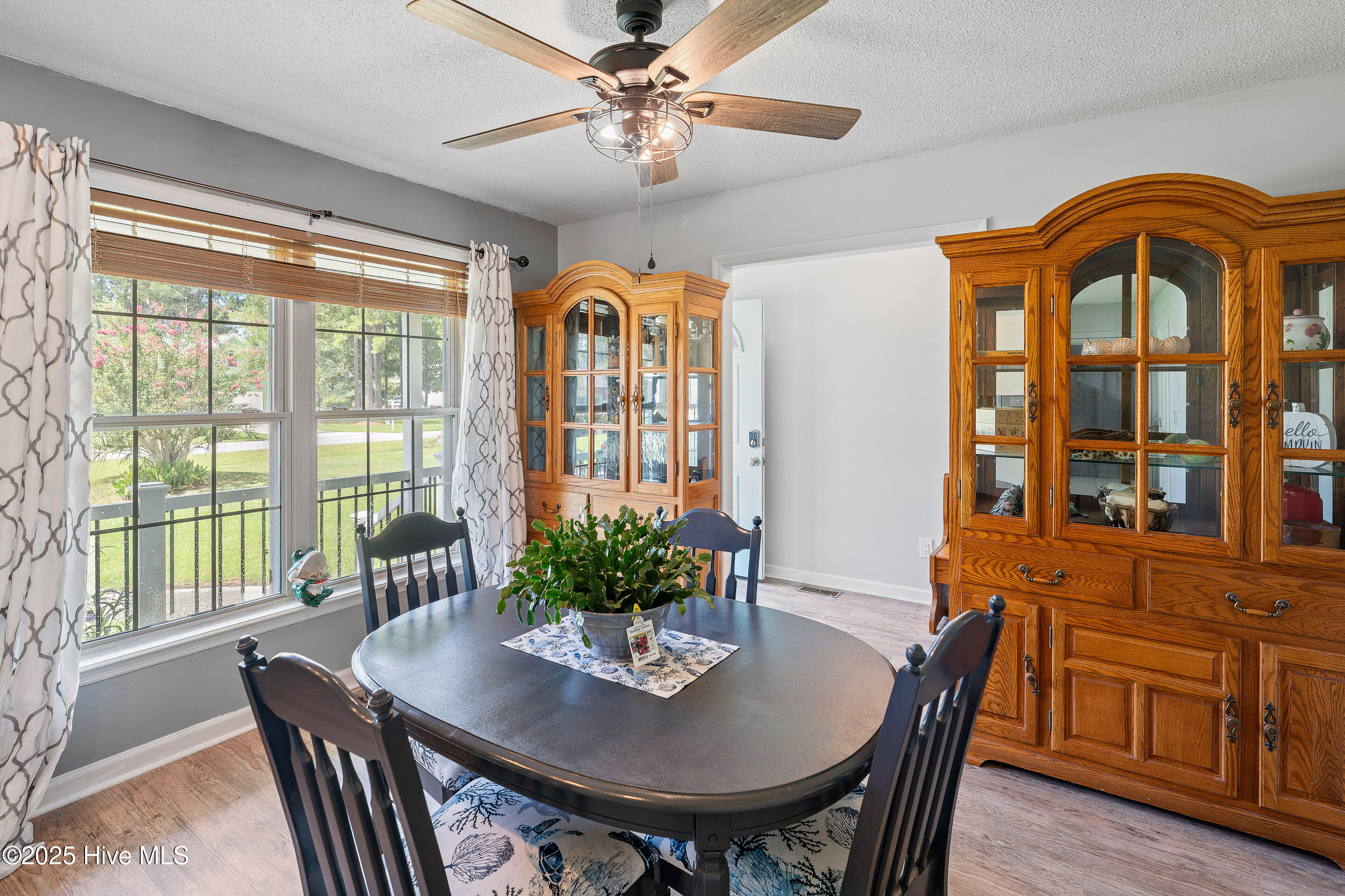 100523707 | Photo 15