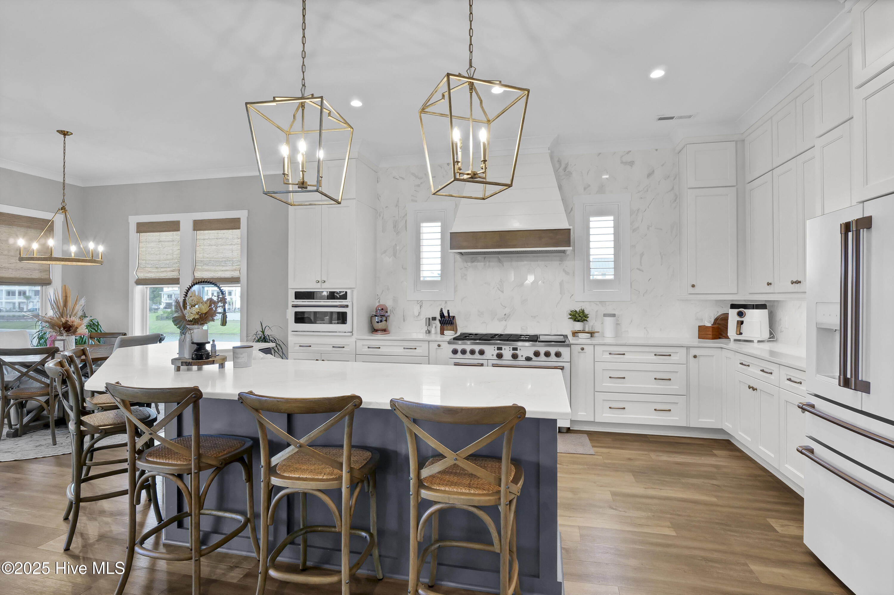 100534317 | Photo 13