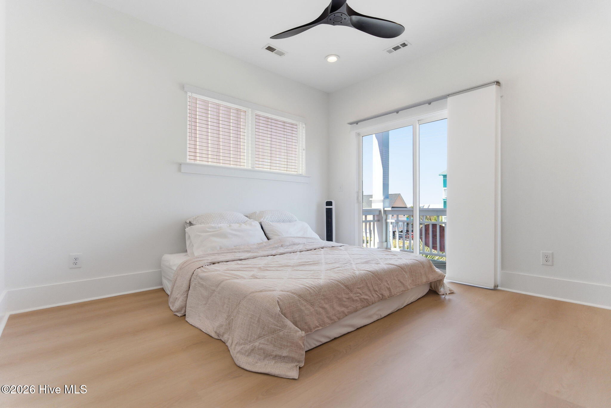 100570337 | Photo 60