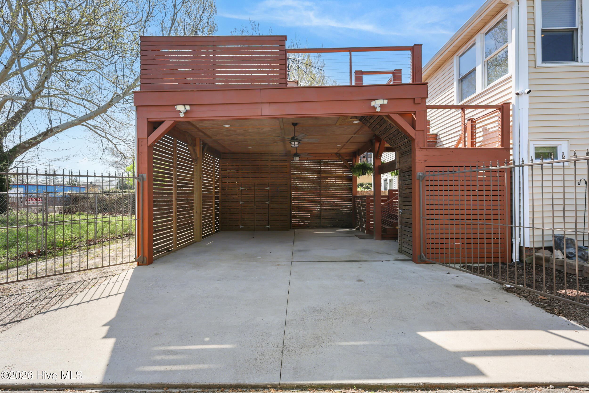 100562723 | Photo 49